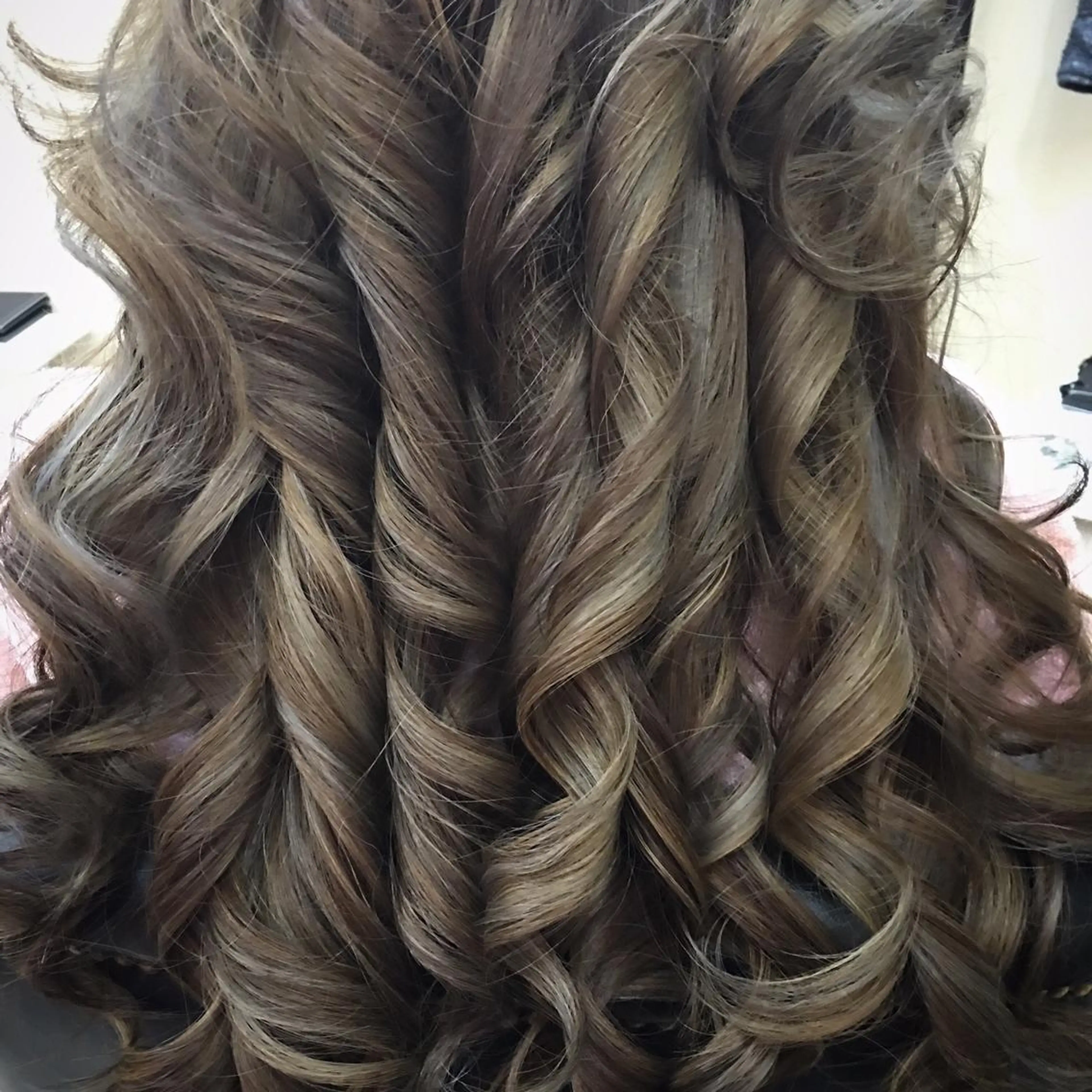 ロング カラー 鶴見 和美のヘアスタイル