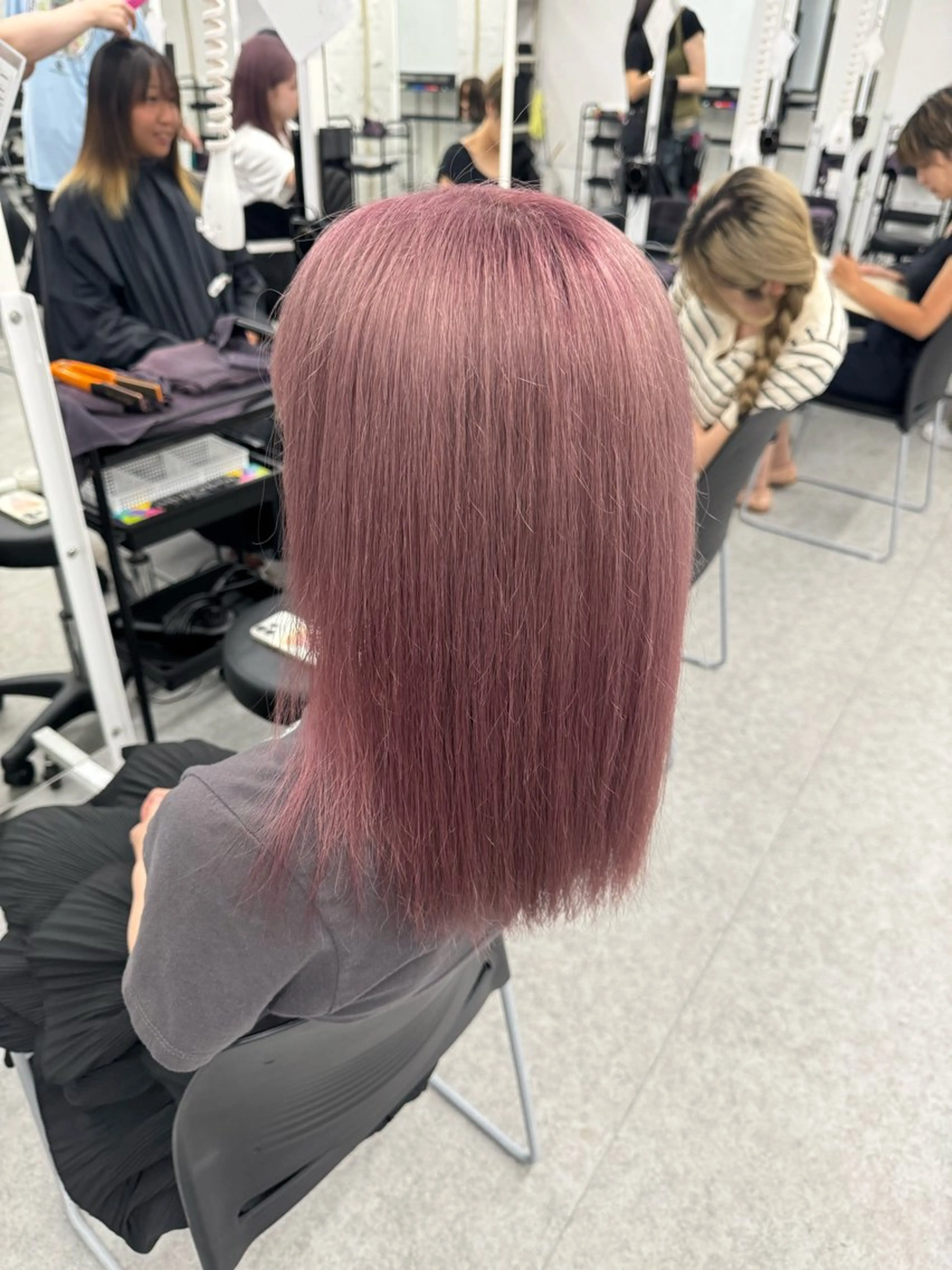 ミディアム カラー ヘアアレンジ ヘアカラー 🥀レイヤー×ハイト ーントレンドヘア🥀のヘアスタイル