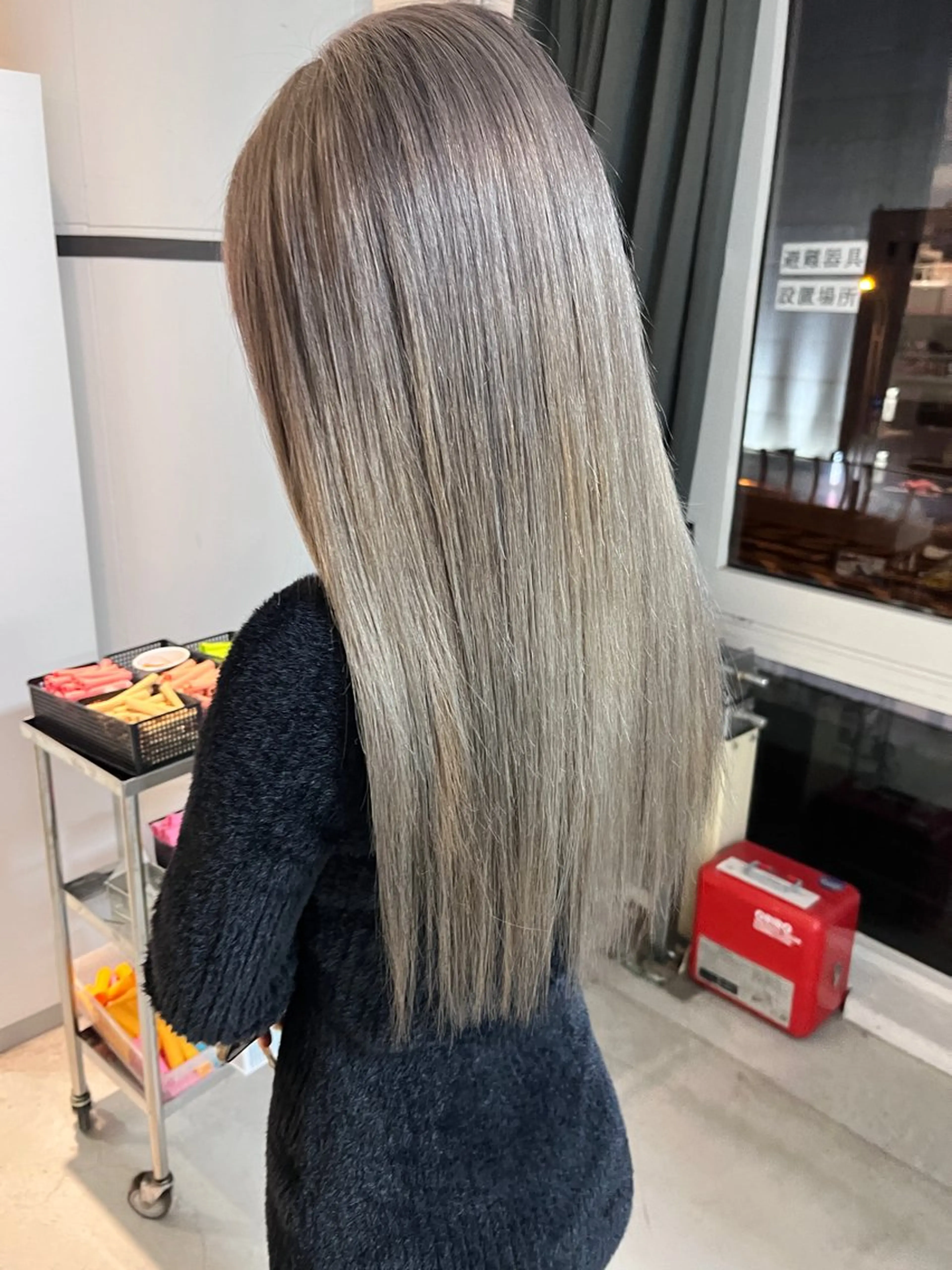 セミロング カラー ブリーチ グレージュ ヘアカラー トリートメント nameless髪質 改善ブリーチ心斎橋のヘアスタイル