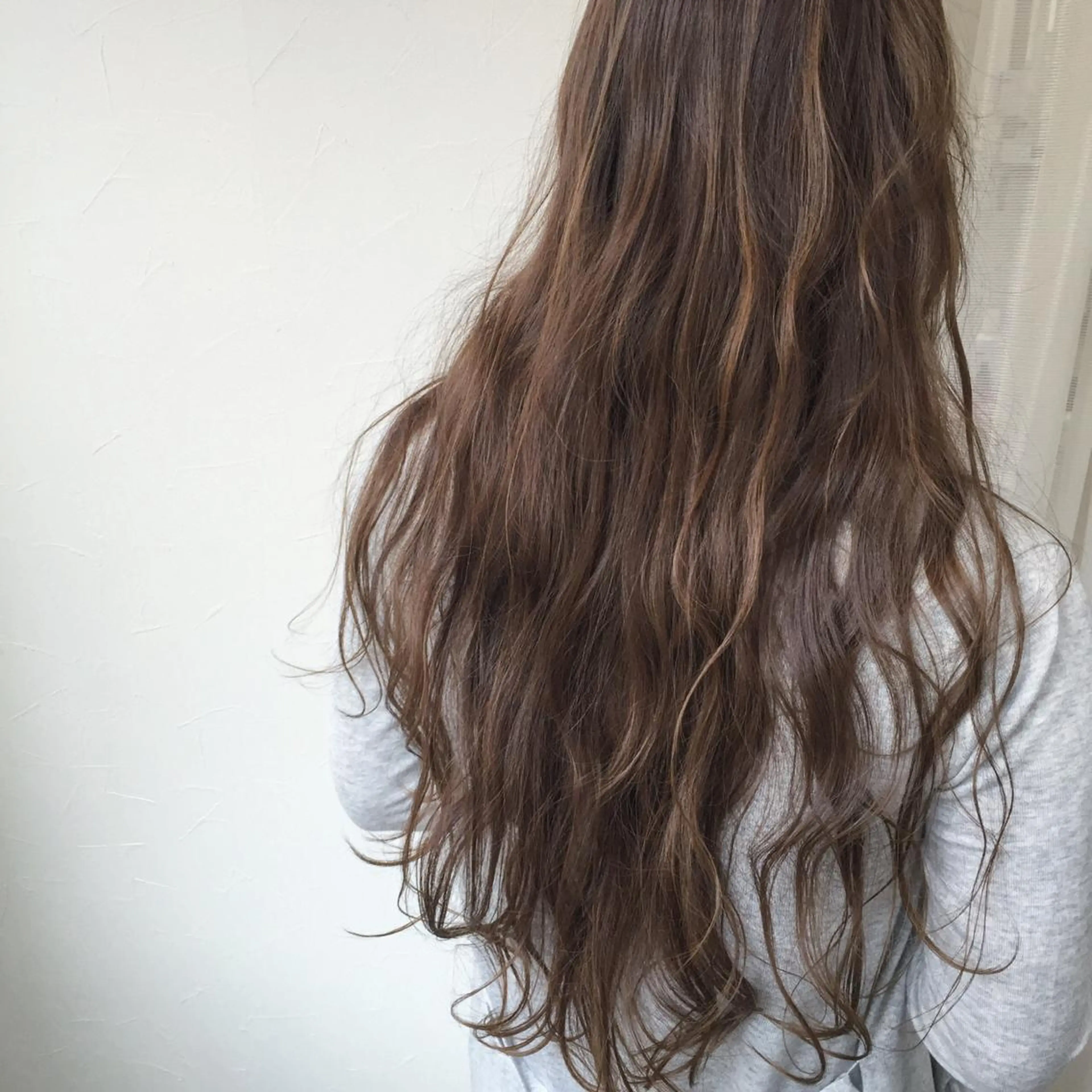 ロング カラー グレージュ ハイライトカラー 外国人風カラー ハイライト トリートメント WHOLE所属・花井 啓好のヘアスタイル