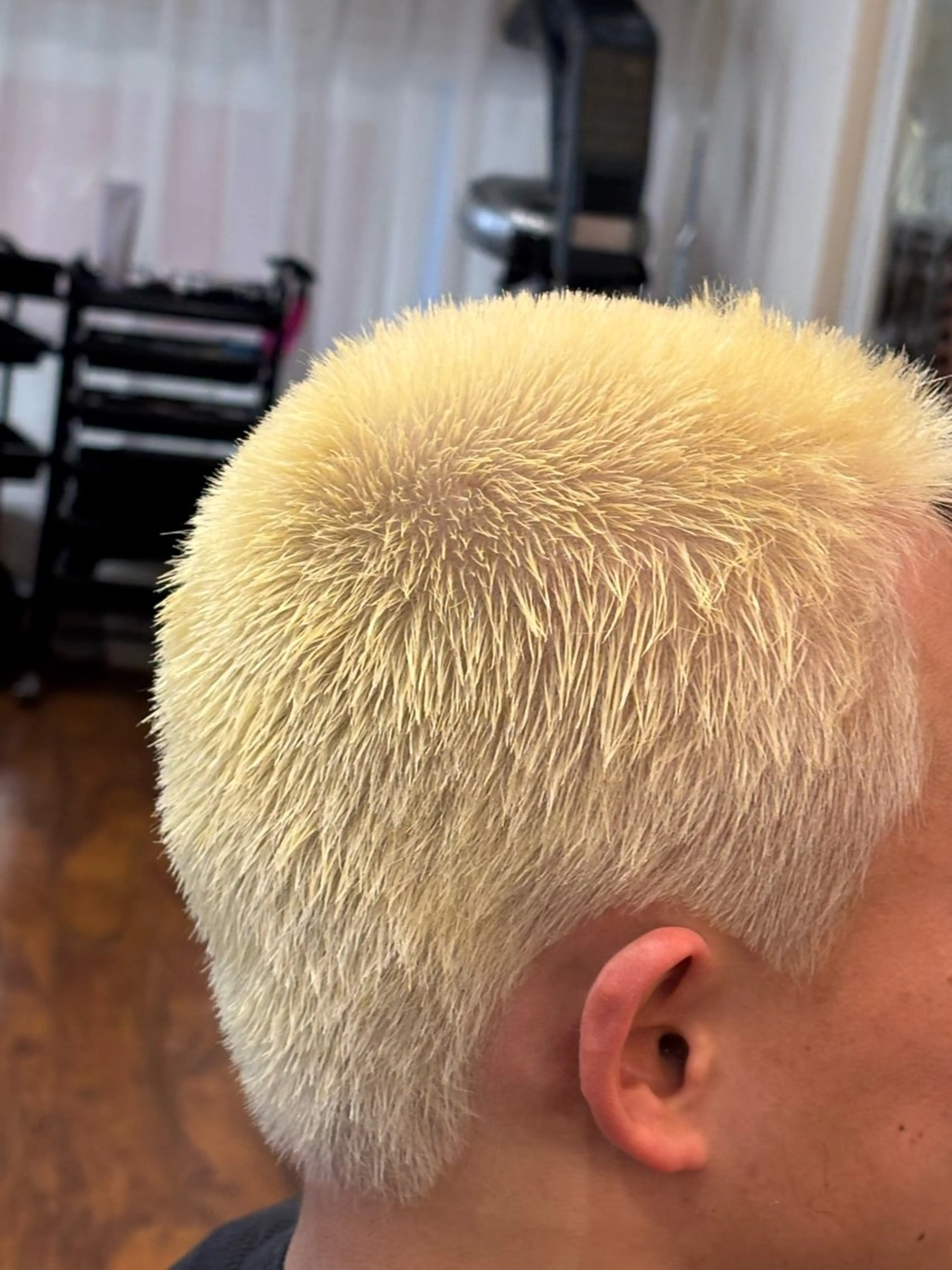 ショート カラー ブリーチ おしゃれ泥棒 石原メンズ特化美容師のヘアスタイル