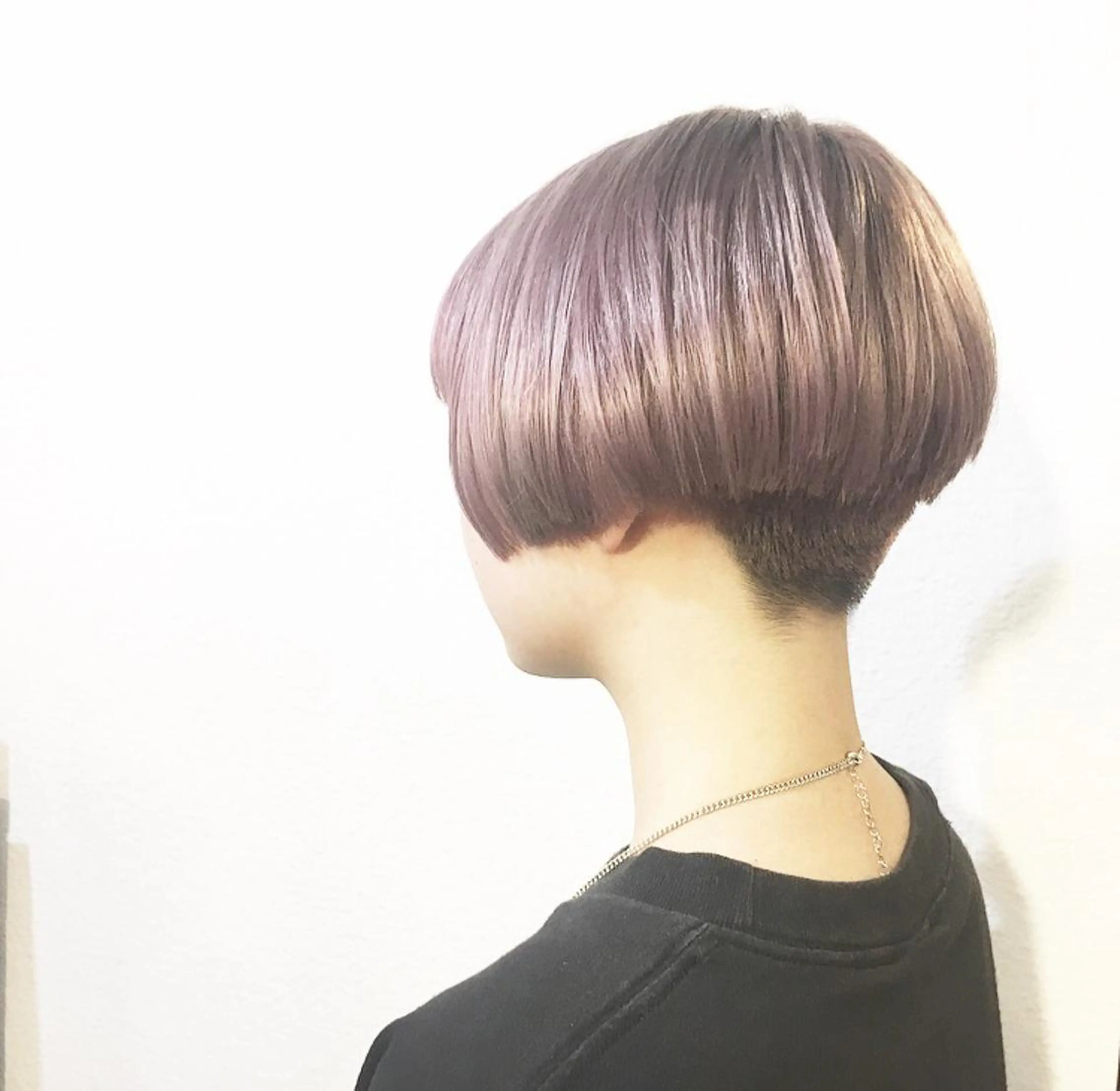 ショート カラー ブリーチ、パーマ 西部笑のヘアスタイル