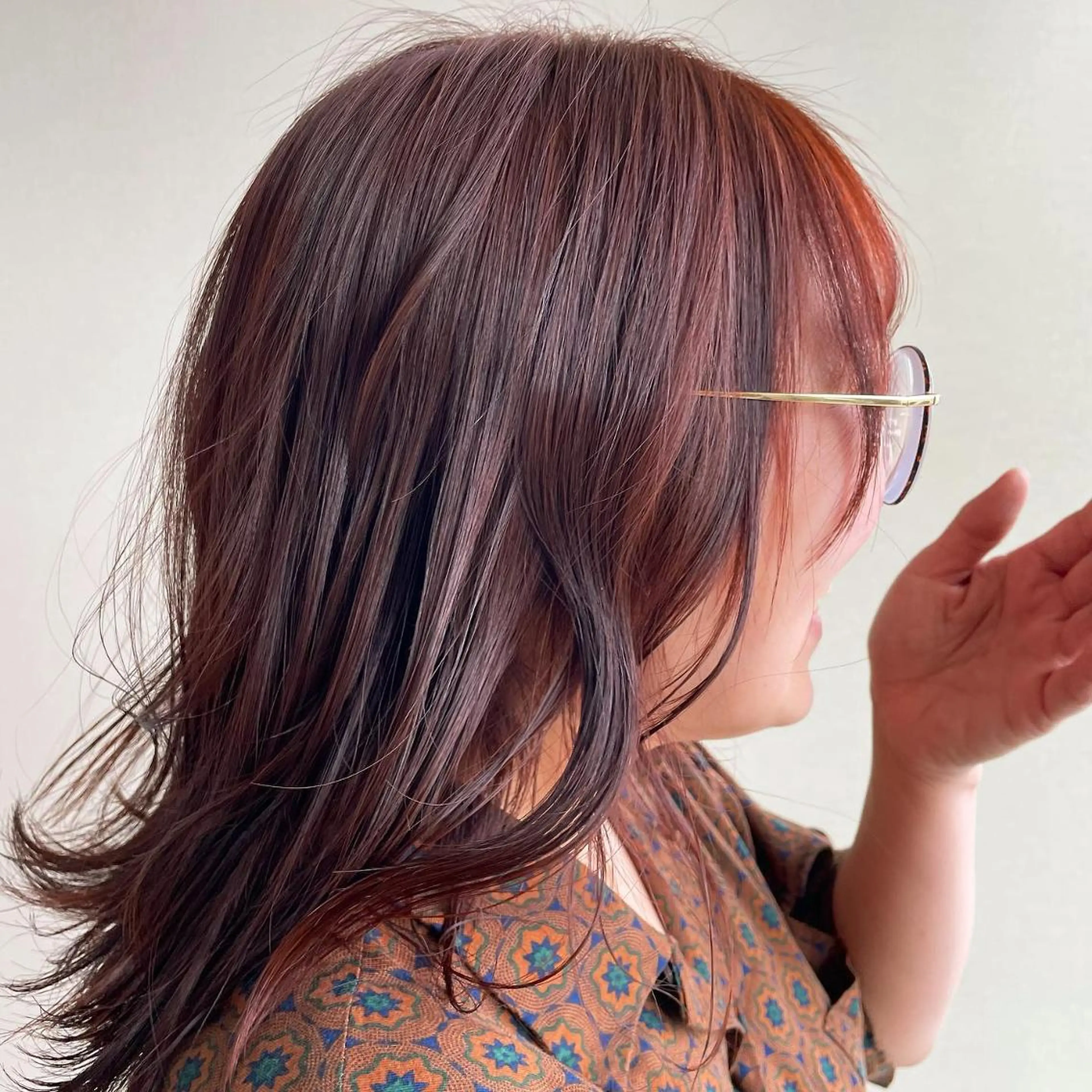 ミディアム カラー ブリーチ ブリーチなしカラー オレンジ 切りっぱなしボブ/ 蒲生四丁目/伊藤瑠唯のヘアスタイル