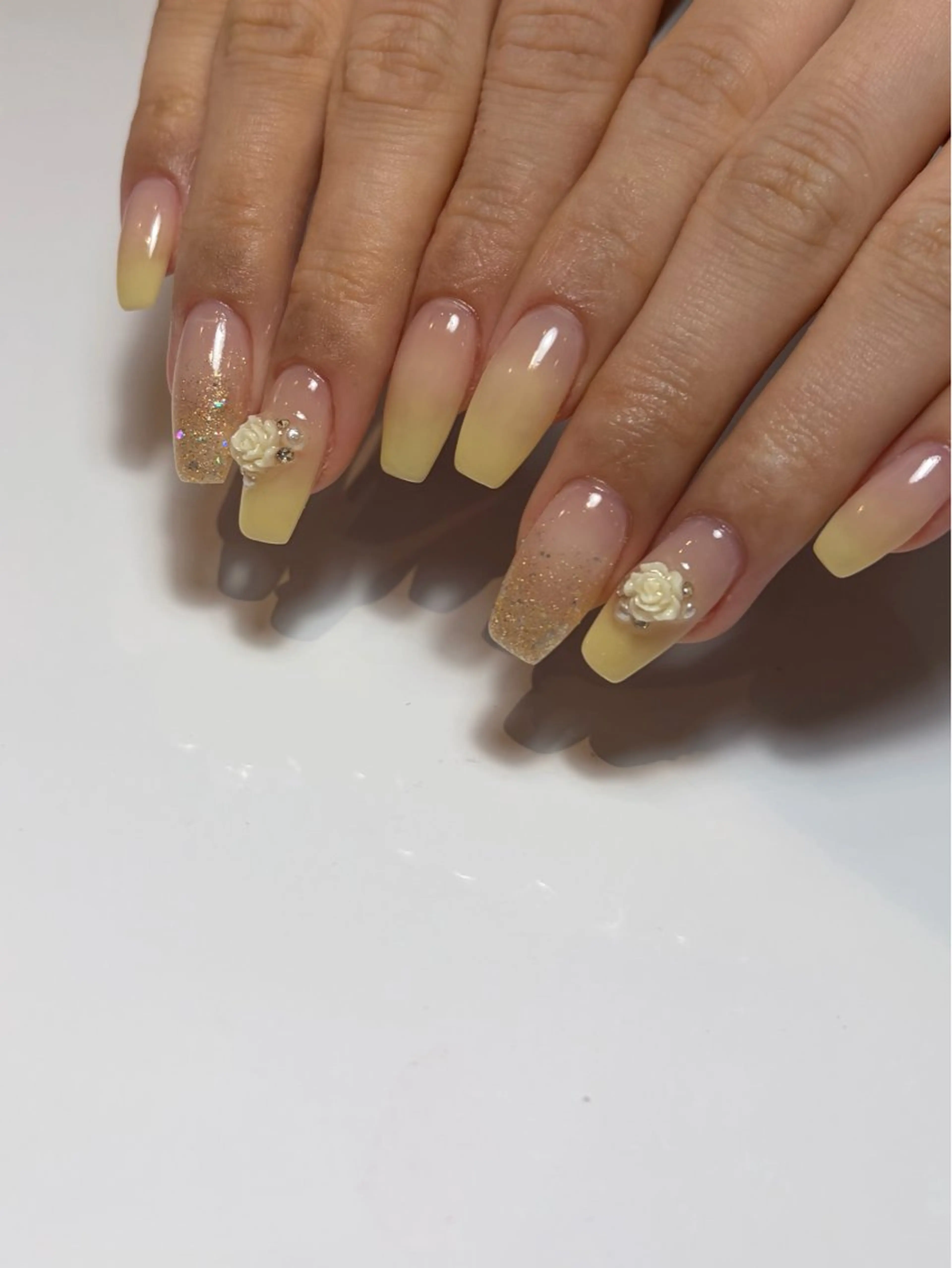 ネイル グラデーション 黄色 ハンドネイル ballie／小野原 なつみのネイルデザイン