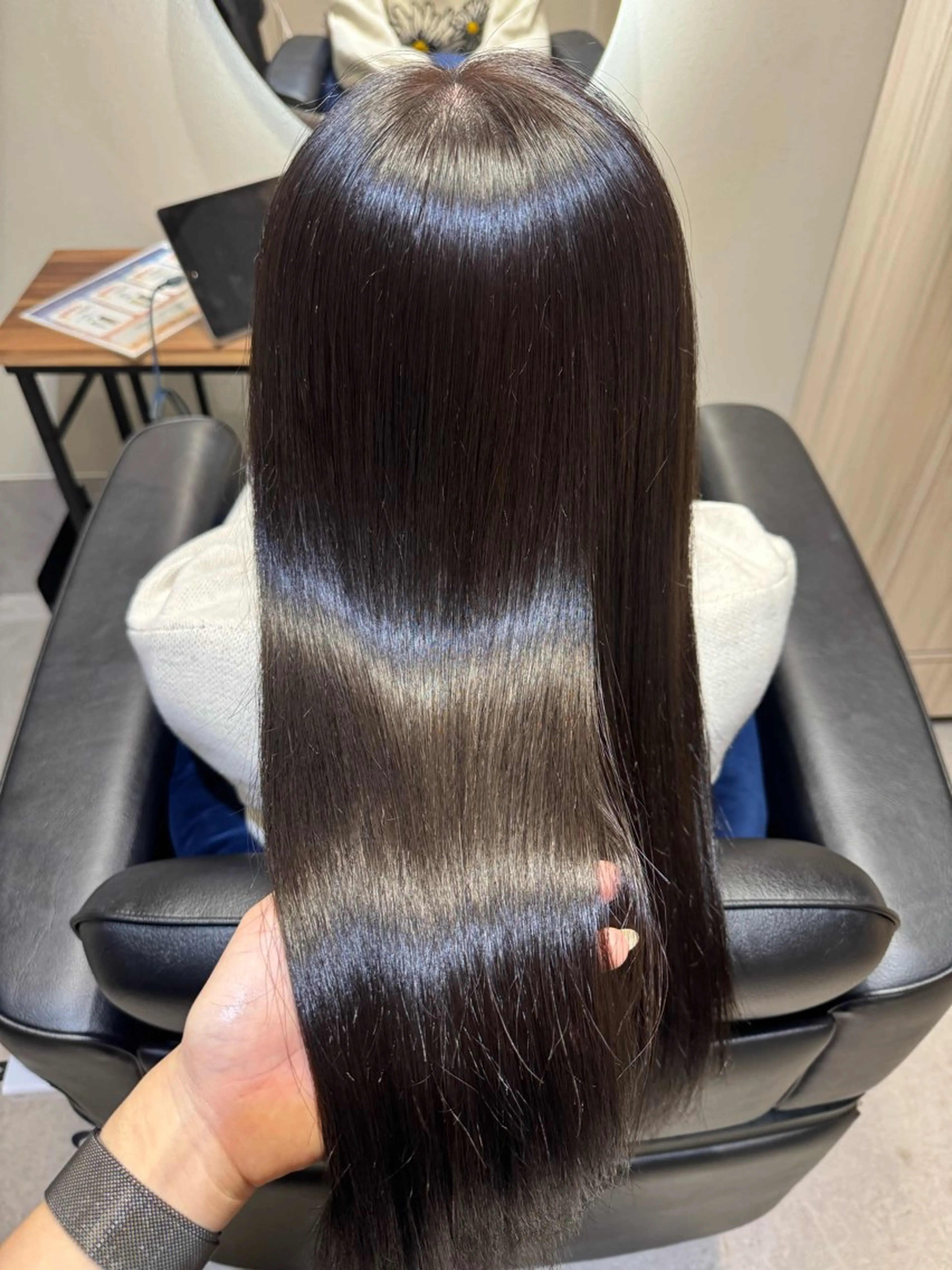 ロング カット ヘアカラー 縮毛矯正 トリートメント NAVY 橋本心 縮毛矯正のヘアスタイル