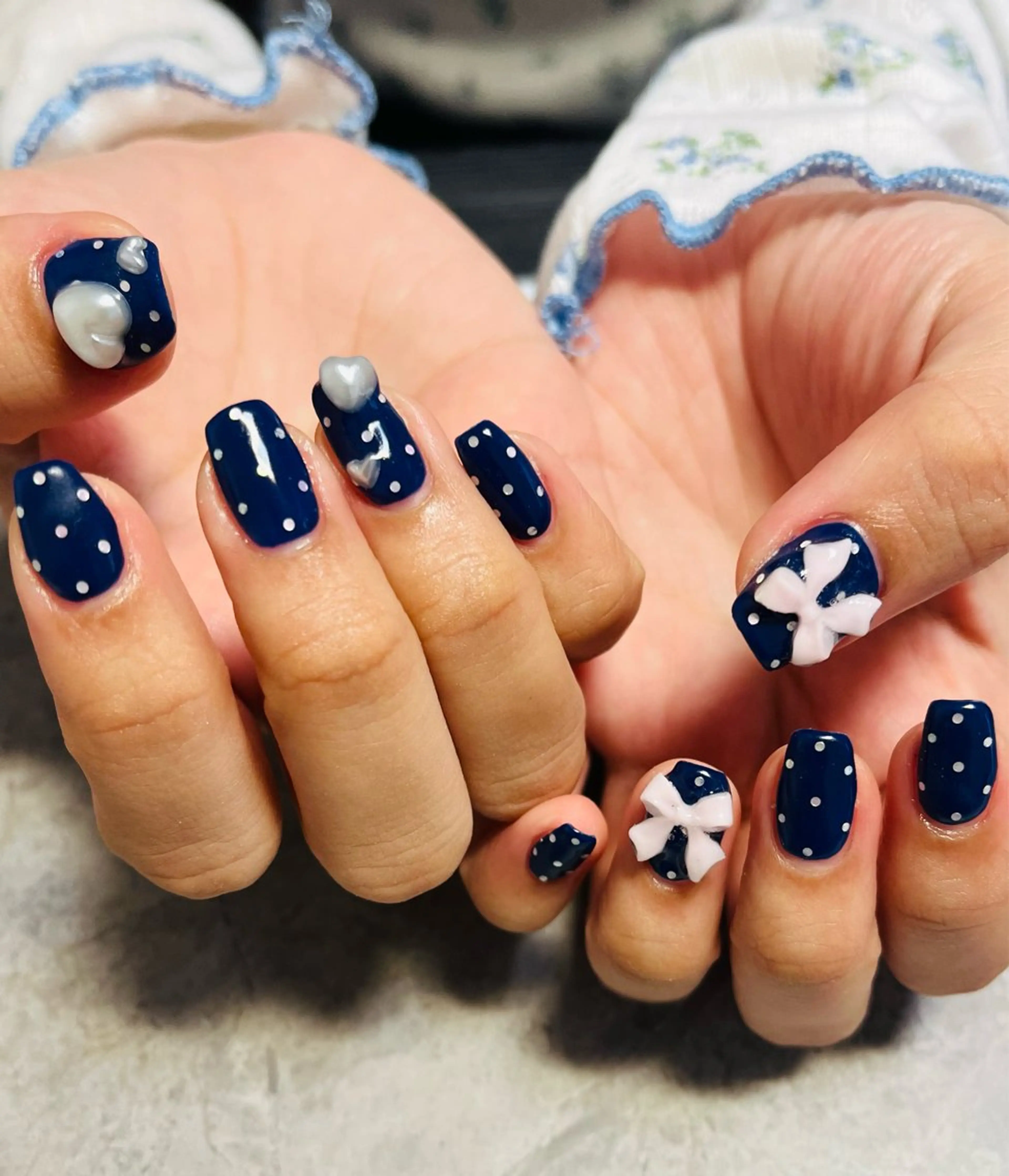 ネイル ガーリー ハート ネイビー リボン ハンドネイル ハンドケア Felice所属・ベテランネイル cnc  nailのネイルデザイン