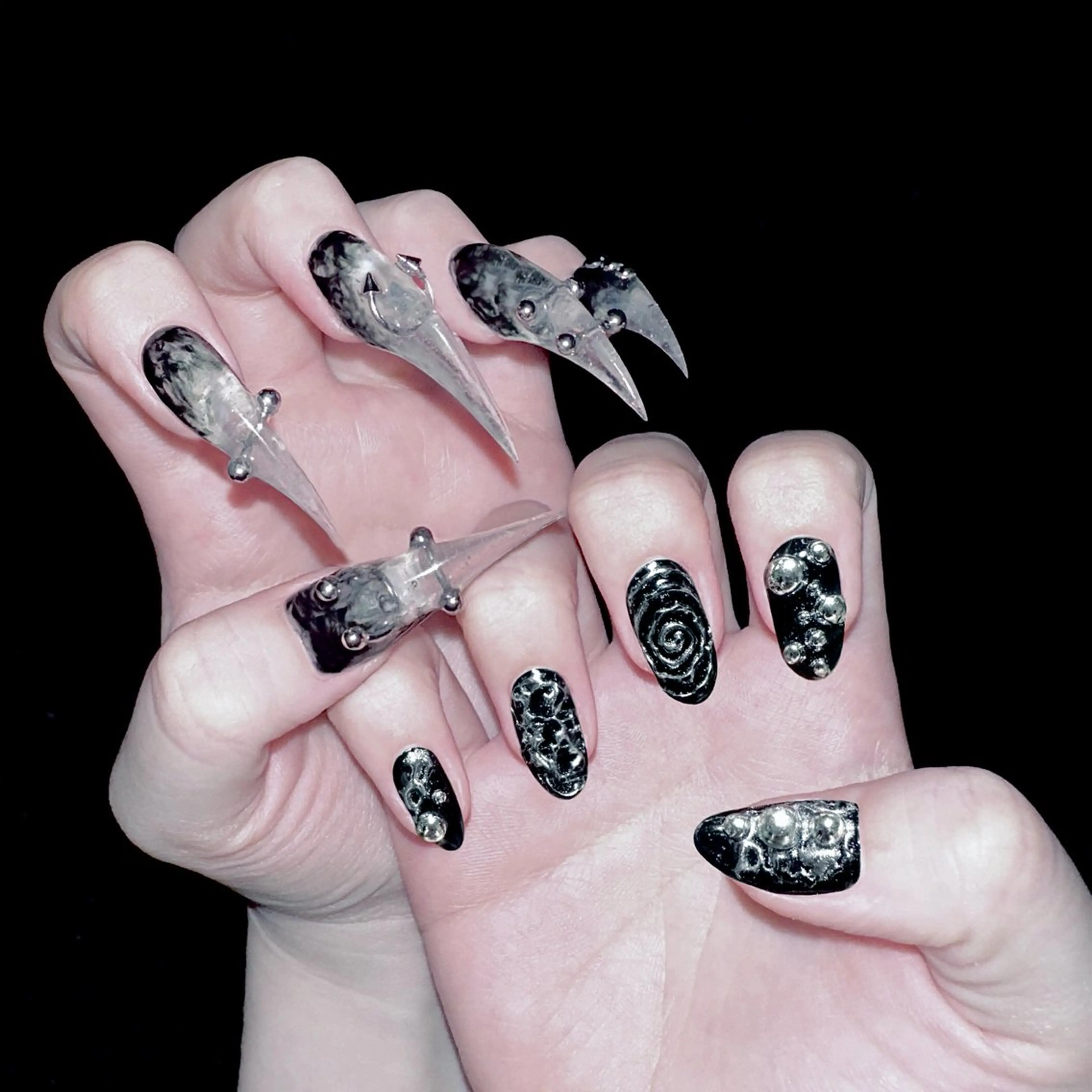 ネイル AIKO🐈‍⬛⭐︎ 大阪/y2k/個性派のネイルデザイン