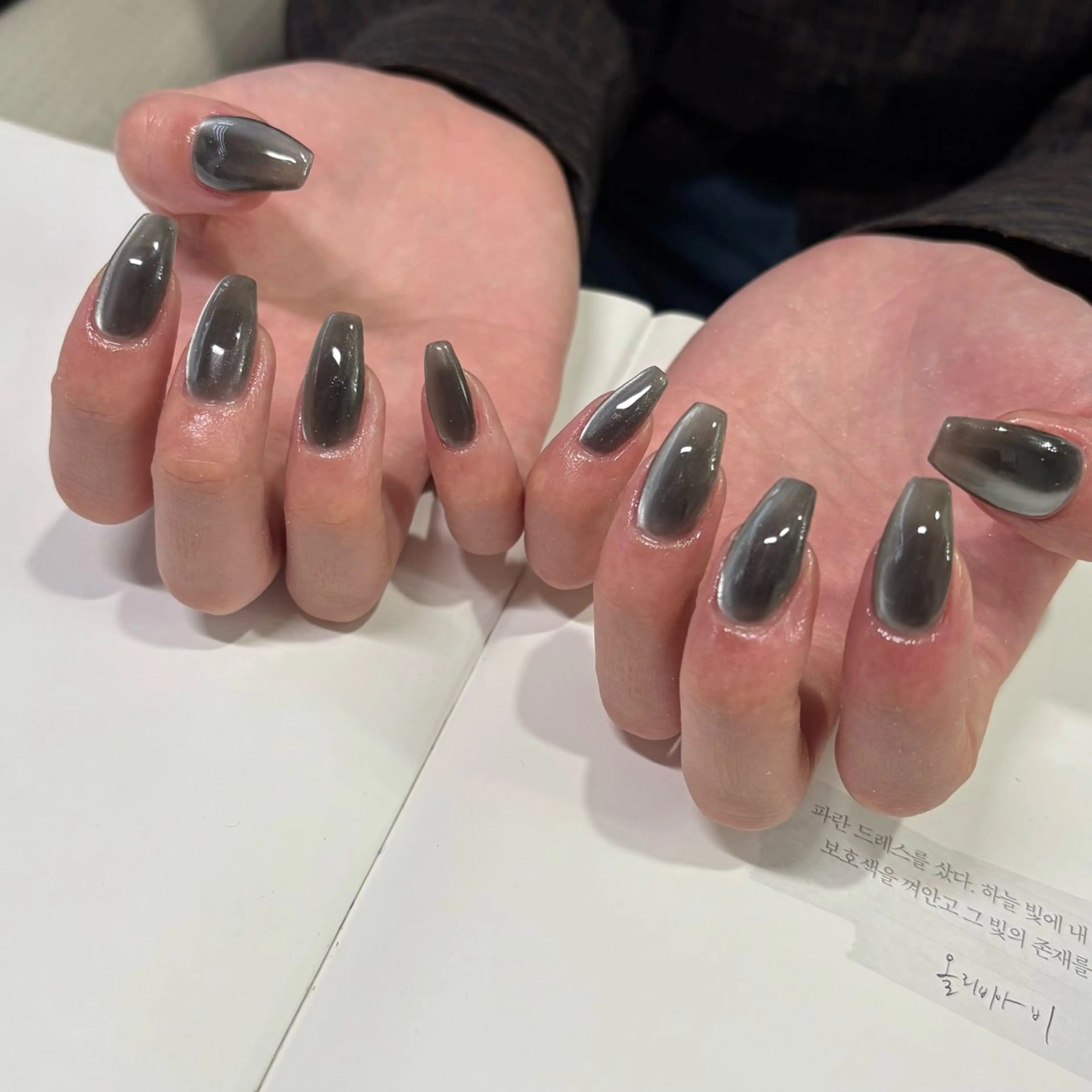 ネイル マグネットネイル ハンドネイル ネイルズシャトン🪡 ネイリスト齊藤のネイルデザイン