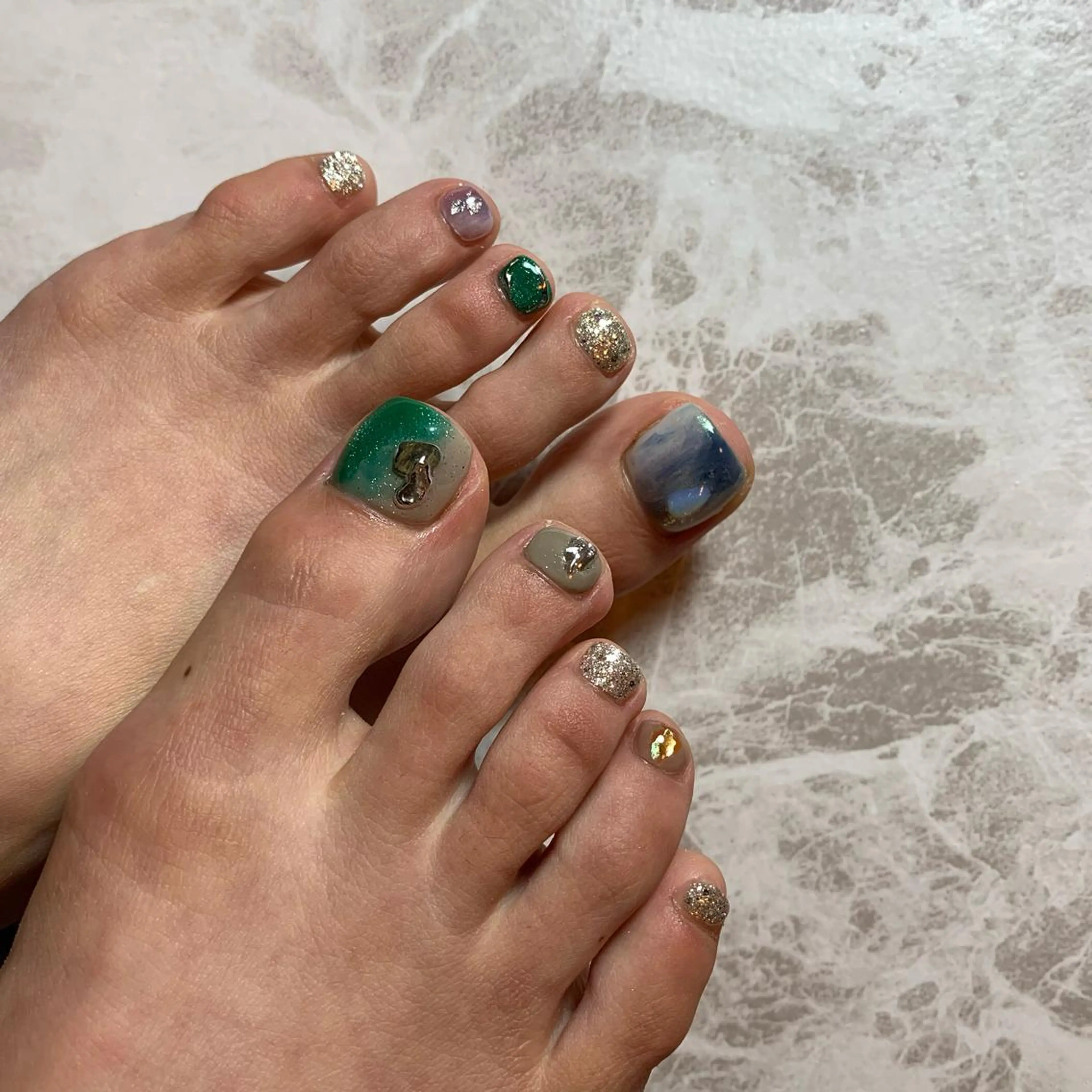 ネイル repos~ルポ~所属・里見 麗のネイルデザイン