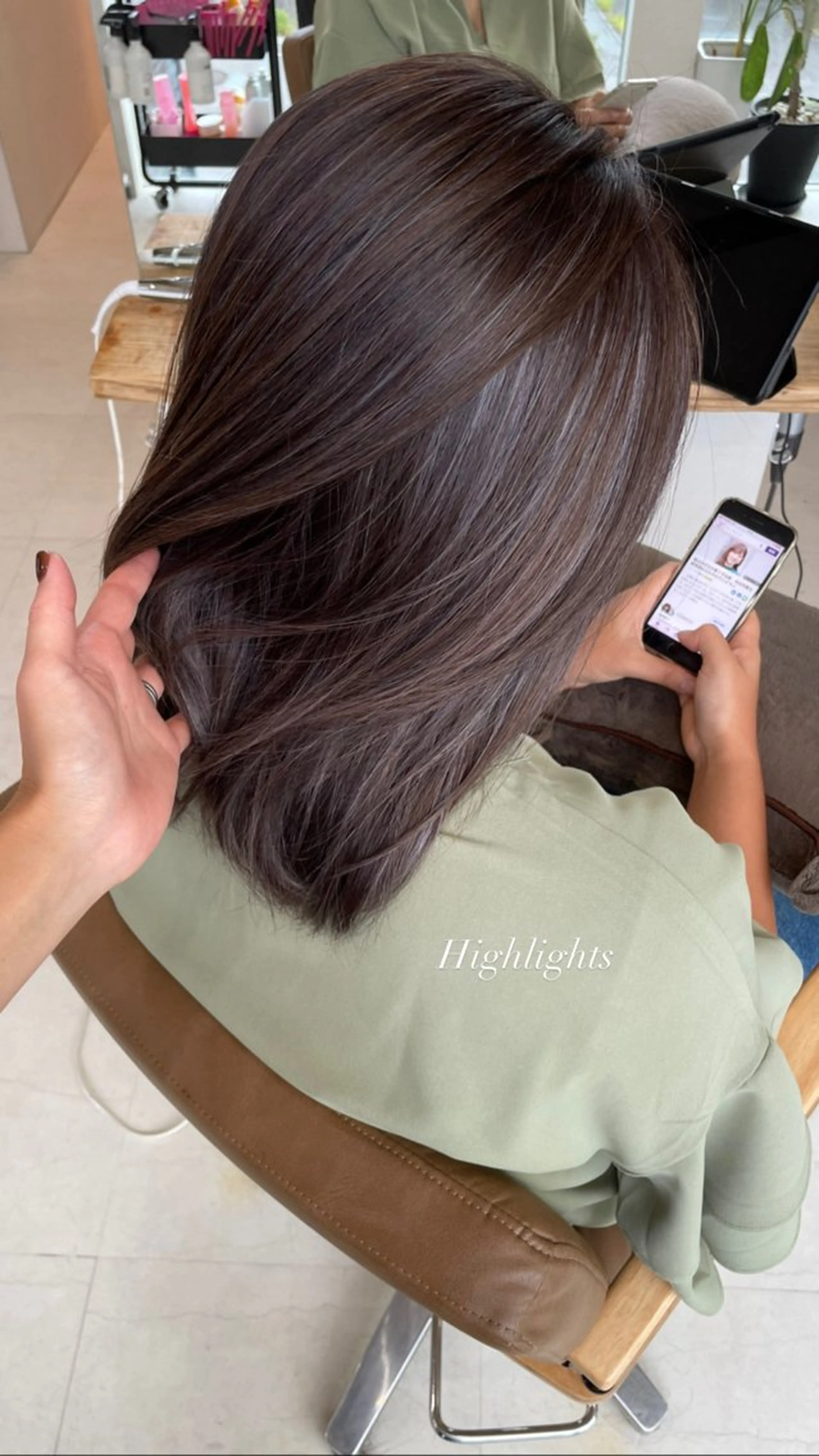 セミロング ヘアカラー アルーナビューティデザイン所属・鈴木 妃帆未のヘアスタイル