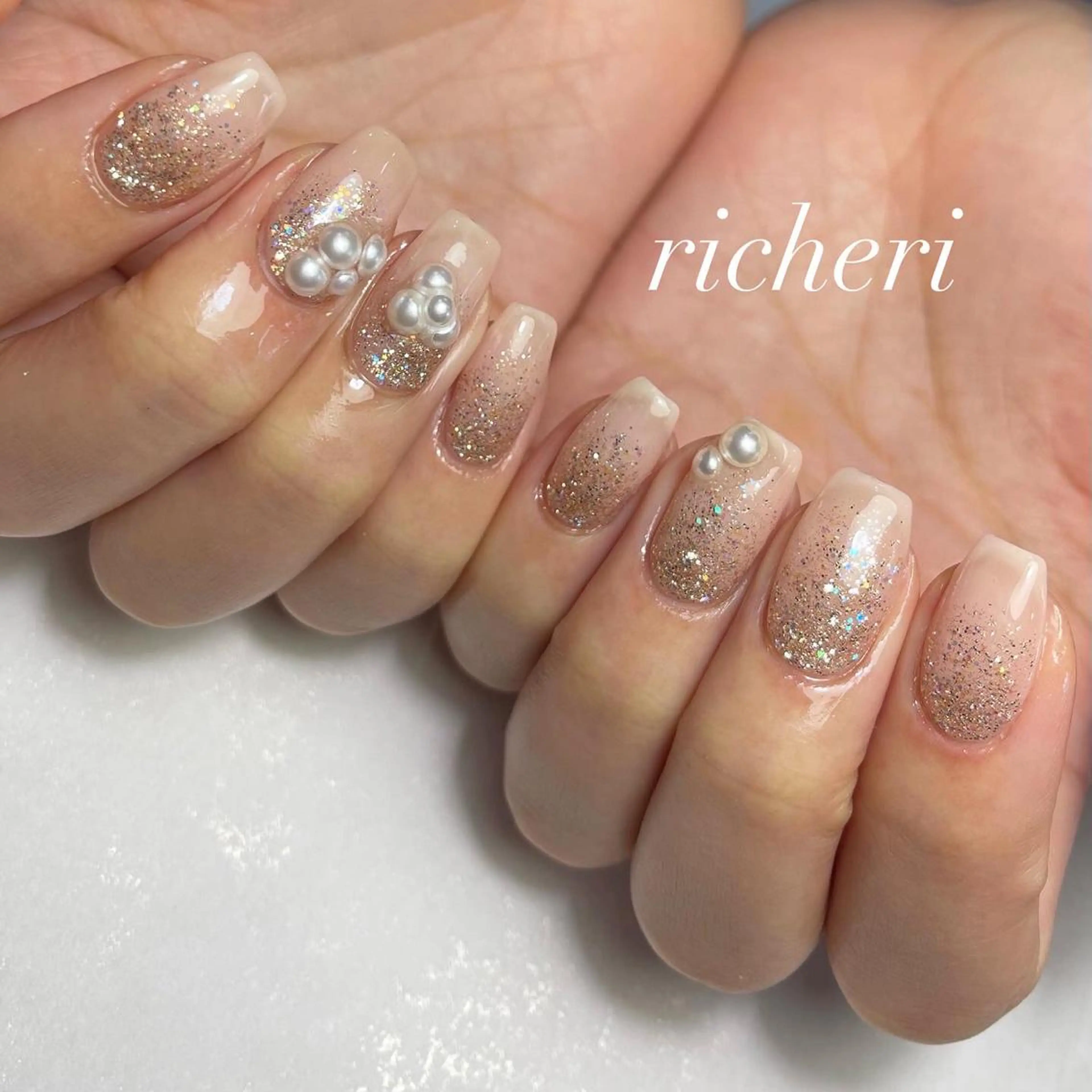 ミディアム ネイル 韓国風ヘア アートネイル フレンチネイル ジェルネイル ガラスフレンチ richeri beautyのネイルデザイン