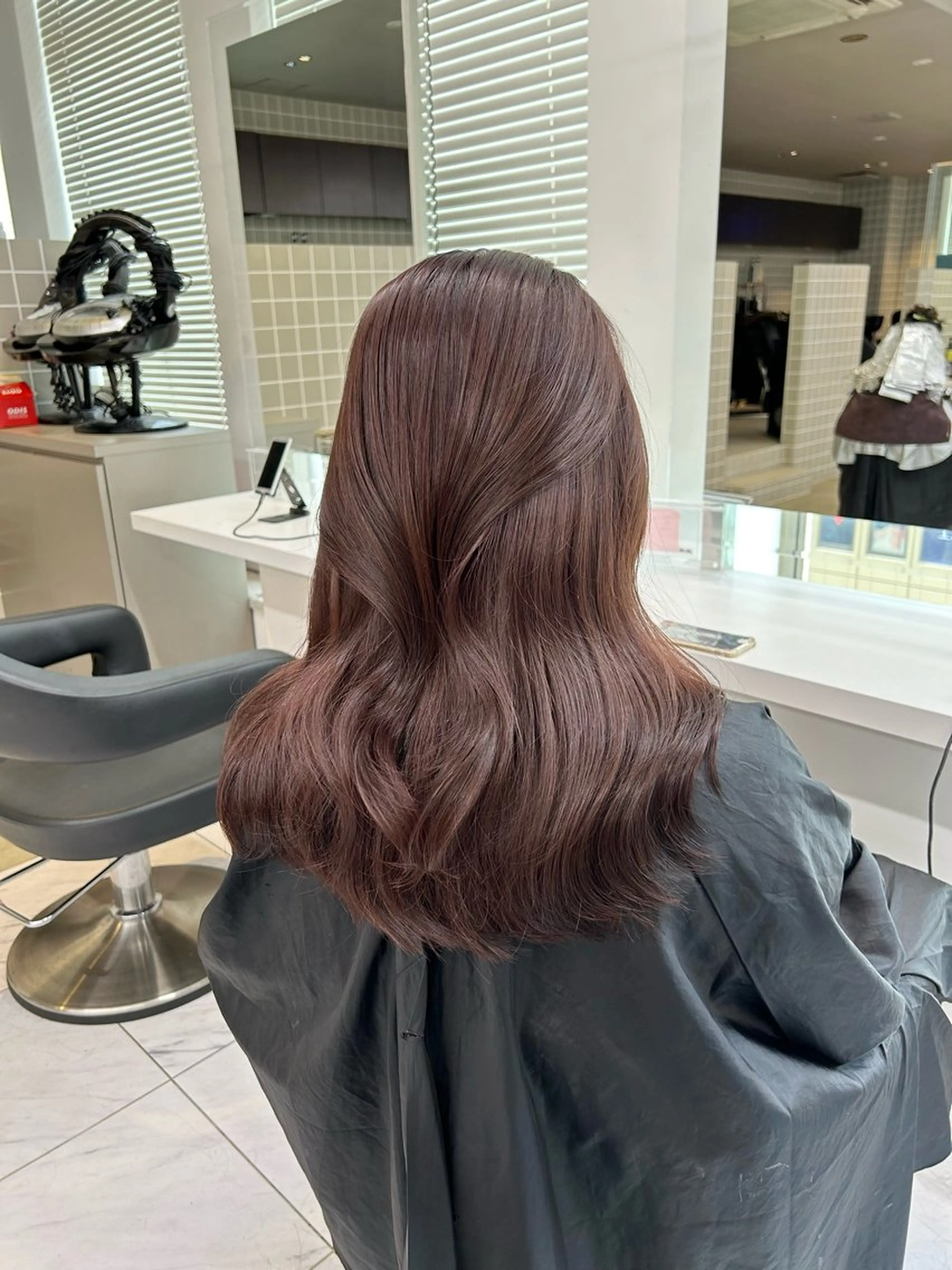 カラー ヘアカラー 透明感ベージュ🤎 ナチュラルレイヤーのヘアスタイル