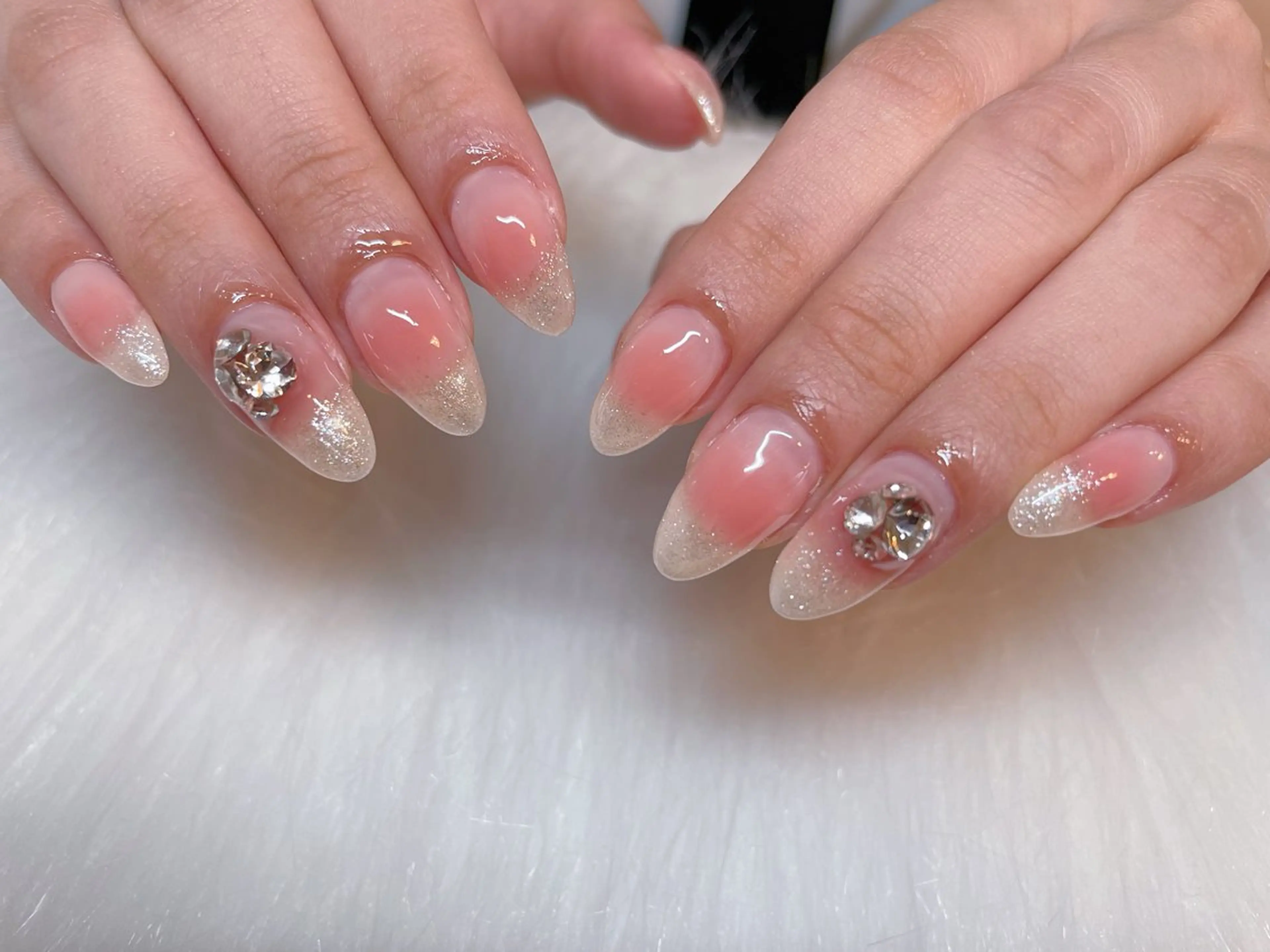 ネイル チークネイル キラキラネイル ラメ(グリッター) ピンク ワンホンネイル エン Nail salonのネイルデザイン