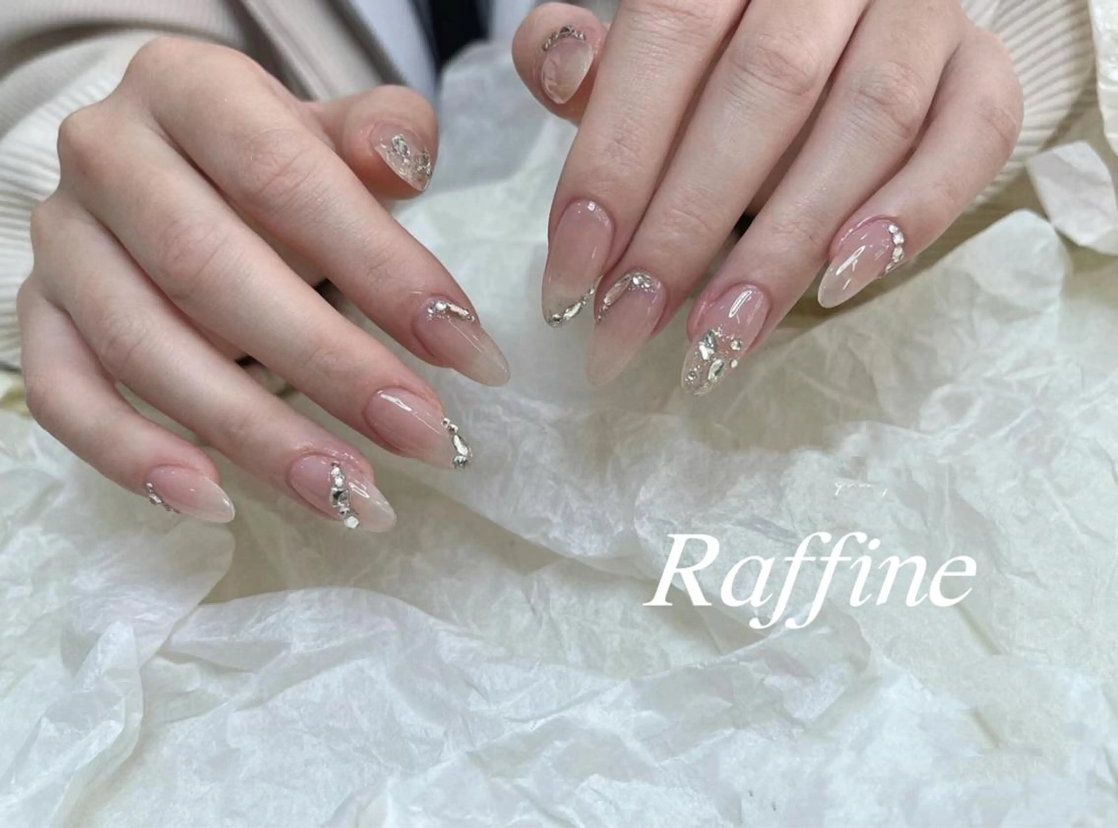 ネイル ハンドネイル RAFFINE 月🦋🩵のネイルデザイン