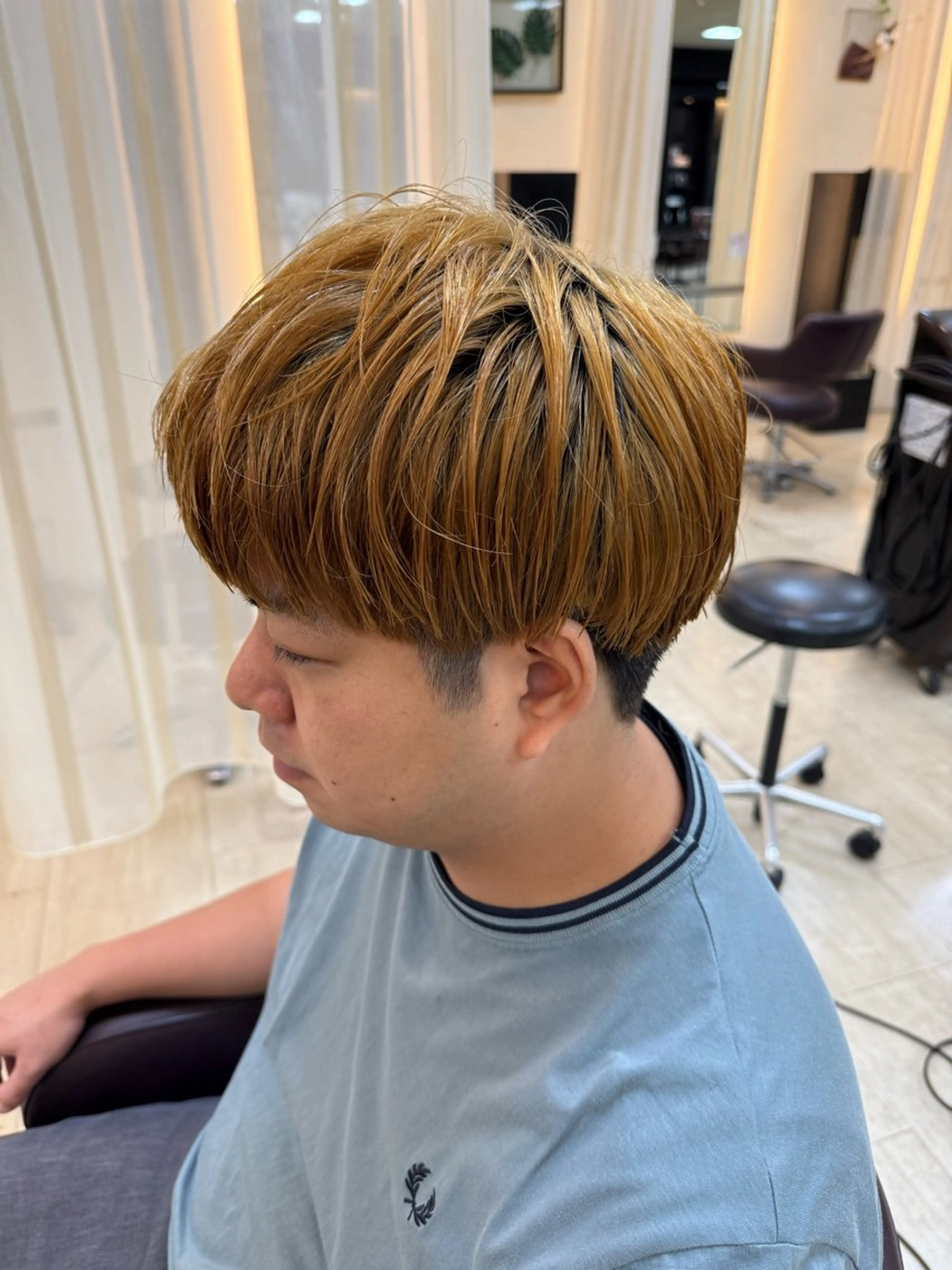 ショート メンズ センターパート フェザーパーマ メンズパーマ メンズツイストパーマ 波巻きパーマ 東田 篤希のヘアスタイル