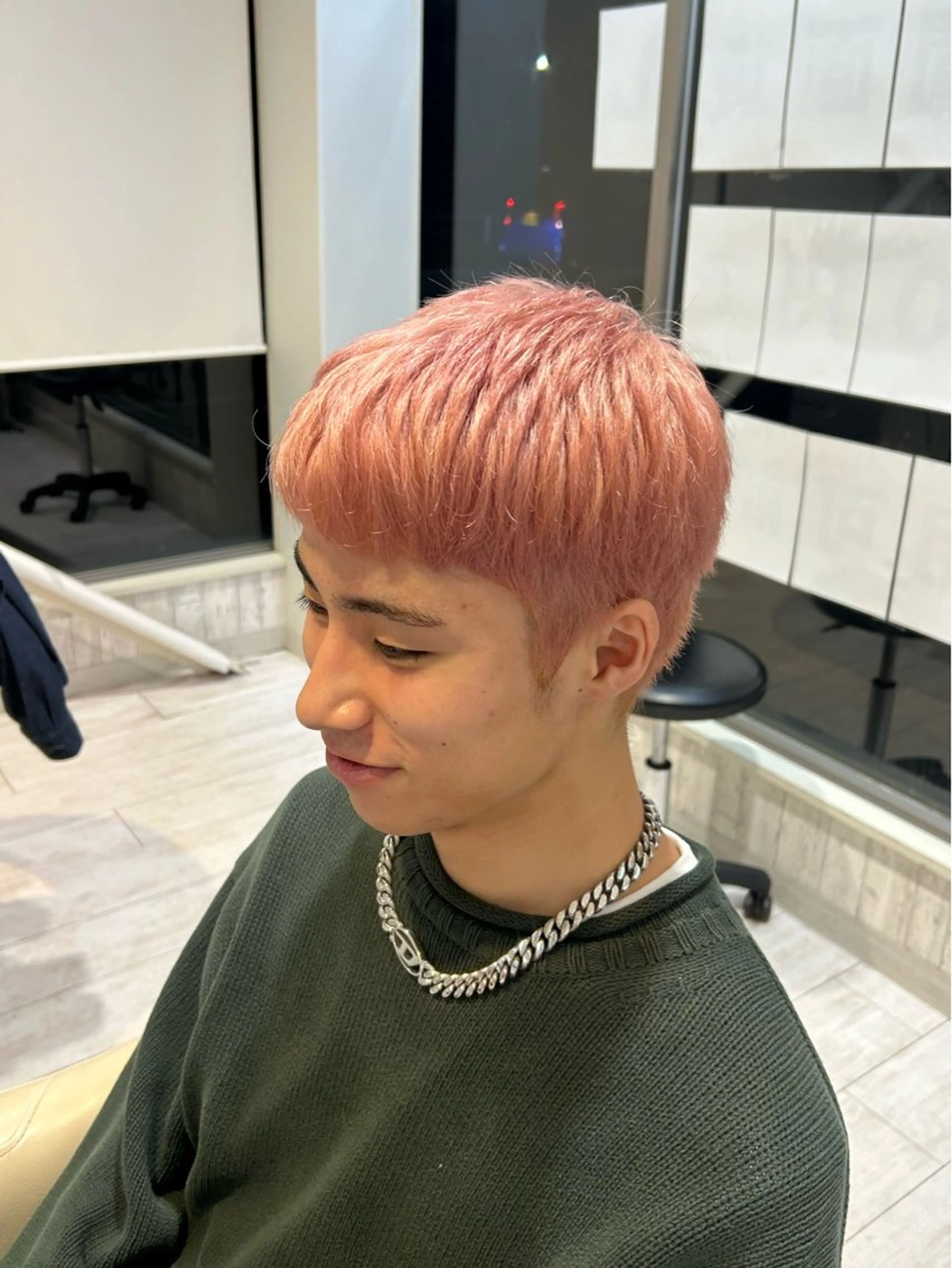 ショート カラー メンズ メンズブリーチ ブリーチ ピンクカラー ヘアカラー Hive所属・大長 広菜のヘアスタイル