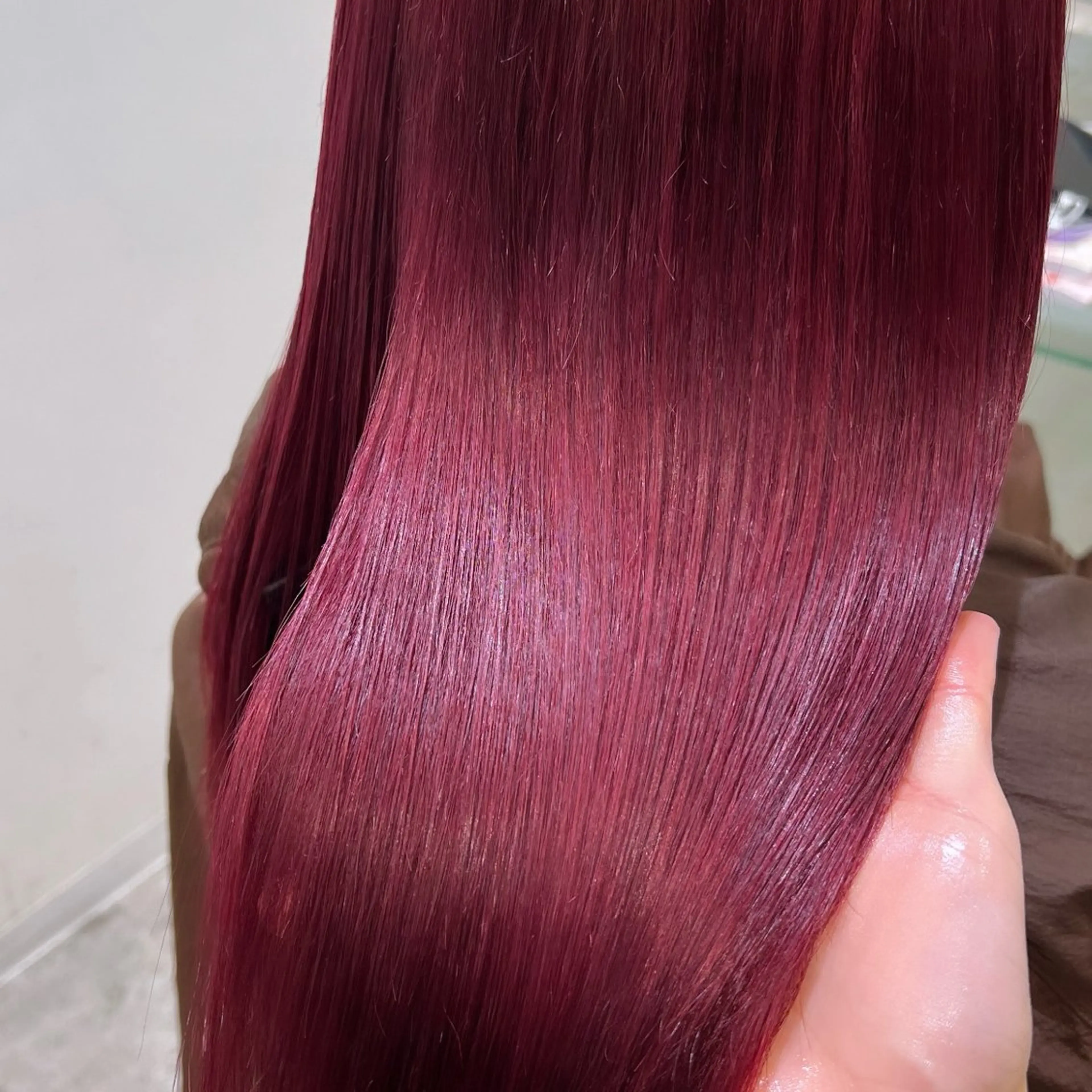 ロング カラー レッドカラー 透明感のある艶髪なら 矢場町駅4番出口すぐのヘアスタイル