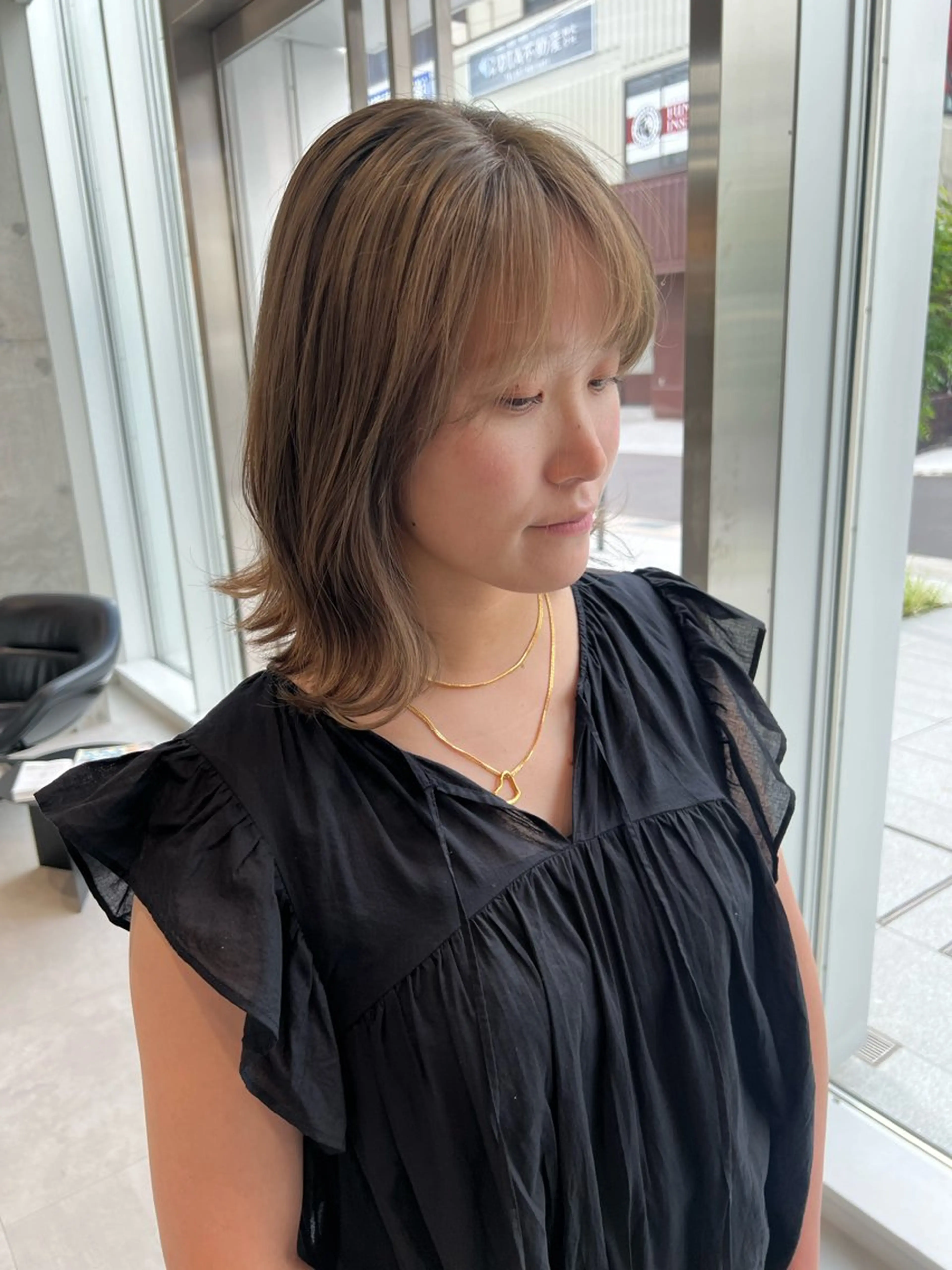 ミディアム カラー ベージュカラー 透明感カラー 外ハネヘア カット ヘアカラー トリートメント 吉沢遣人/レイヤー 艶カラー/パーマのヘアスタイル