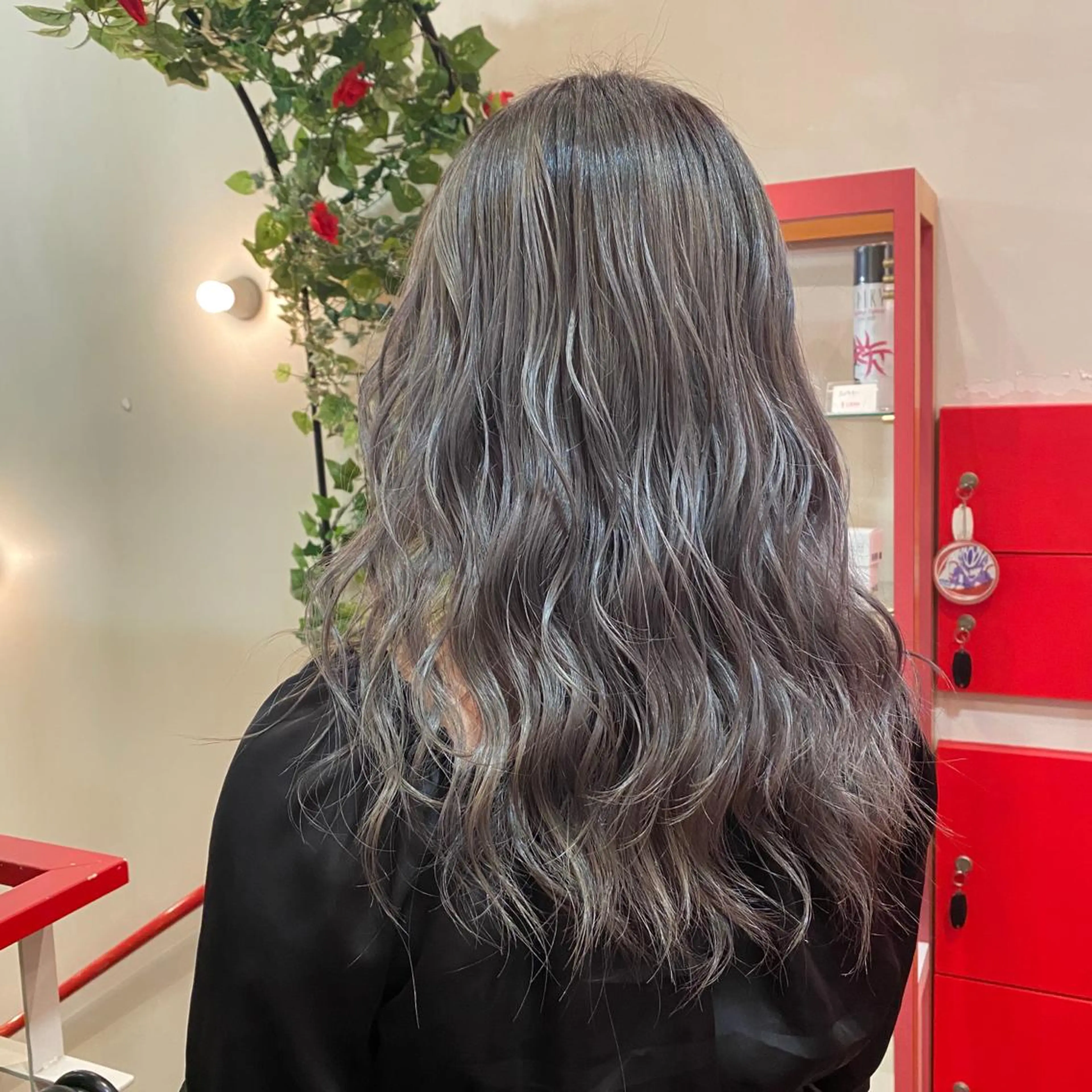 セミロング ヘアカラー ゆぴ☾‪/推しカラー /ハイトーンのヘアスタイル