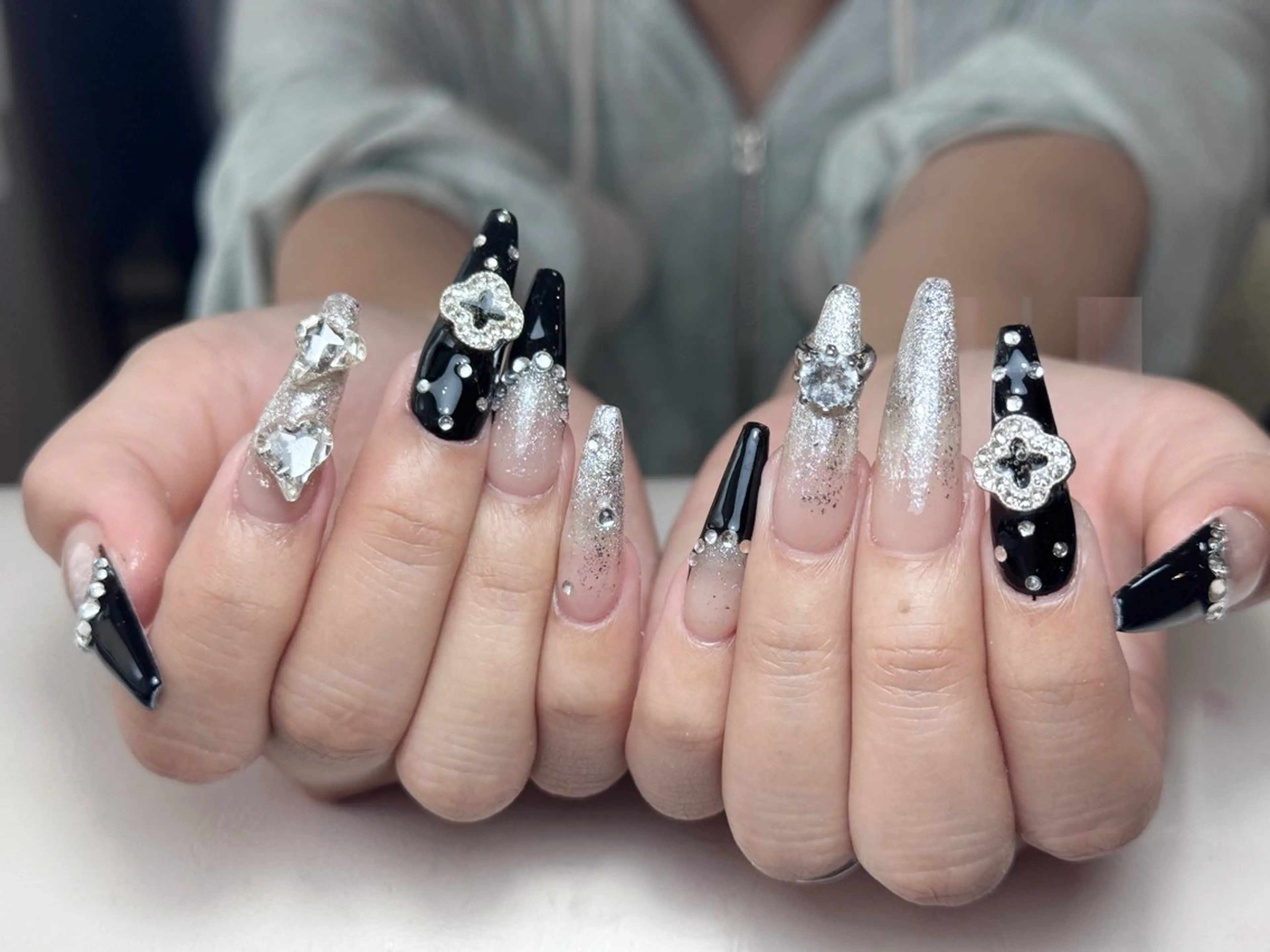 ネイル アートネイル 成人式 ジェルネイル ニュアンスネイル 夏ネイル ハンドネイル Jenn Nail_ ヘビのネイルデザイン