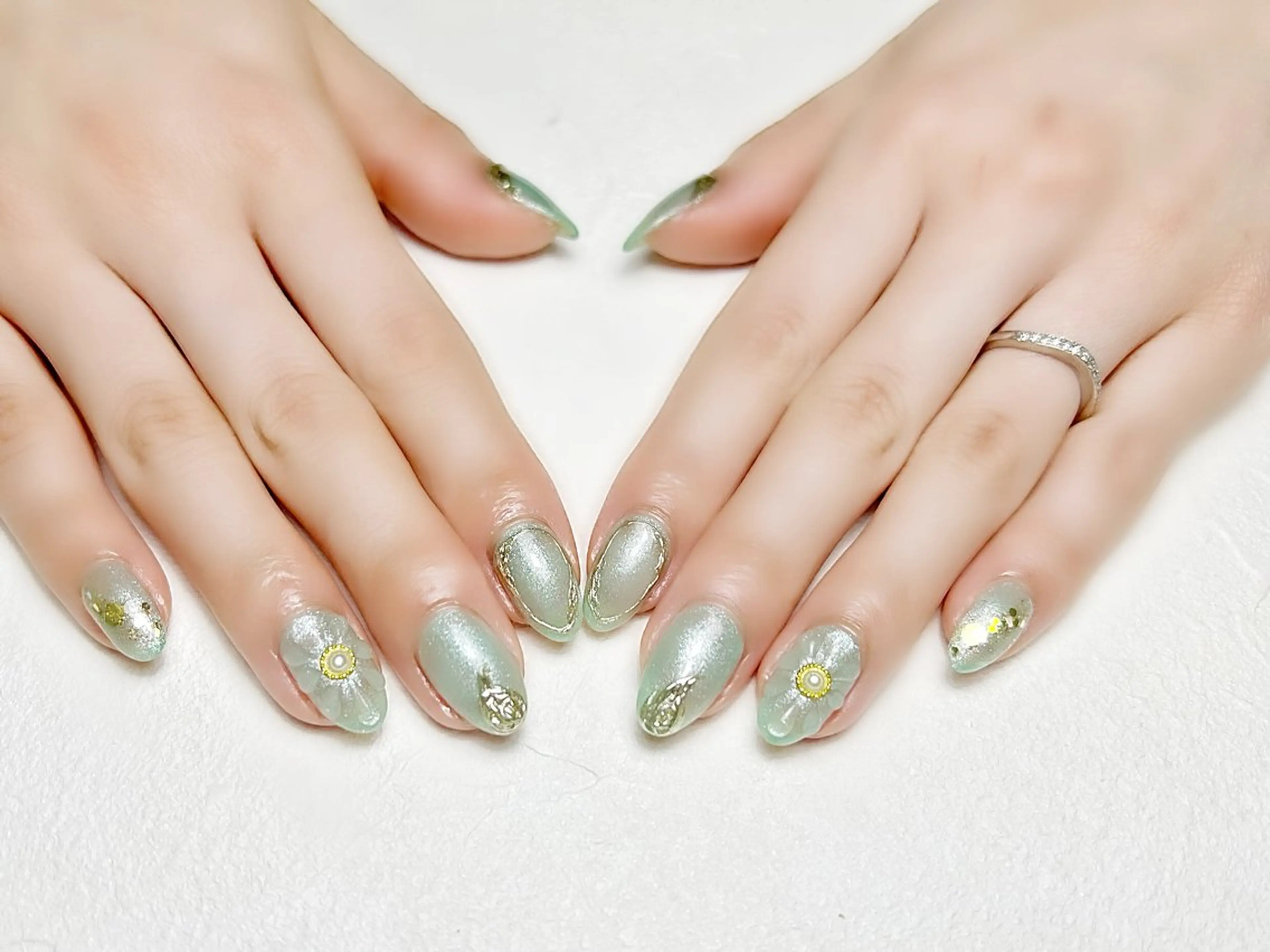 ネイル フラワーネイル グリーン ラメ(グリッター) ミラーネイル ぷっくりネイル rouse nail RISATOのネイルデザイン