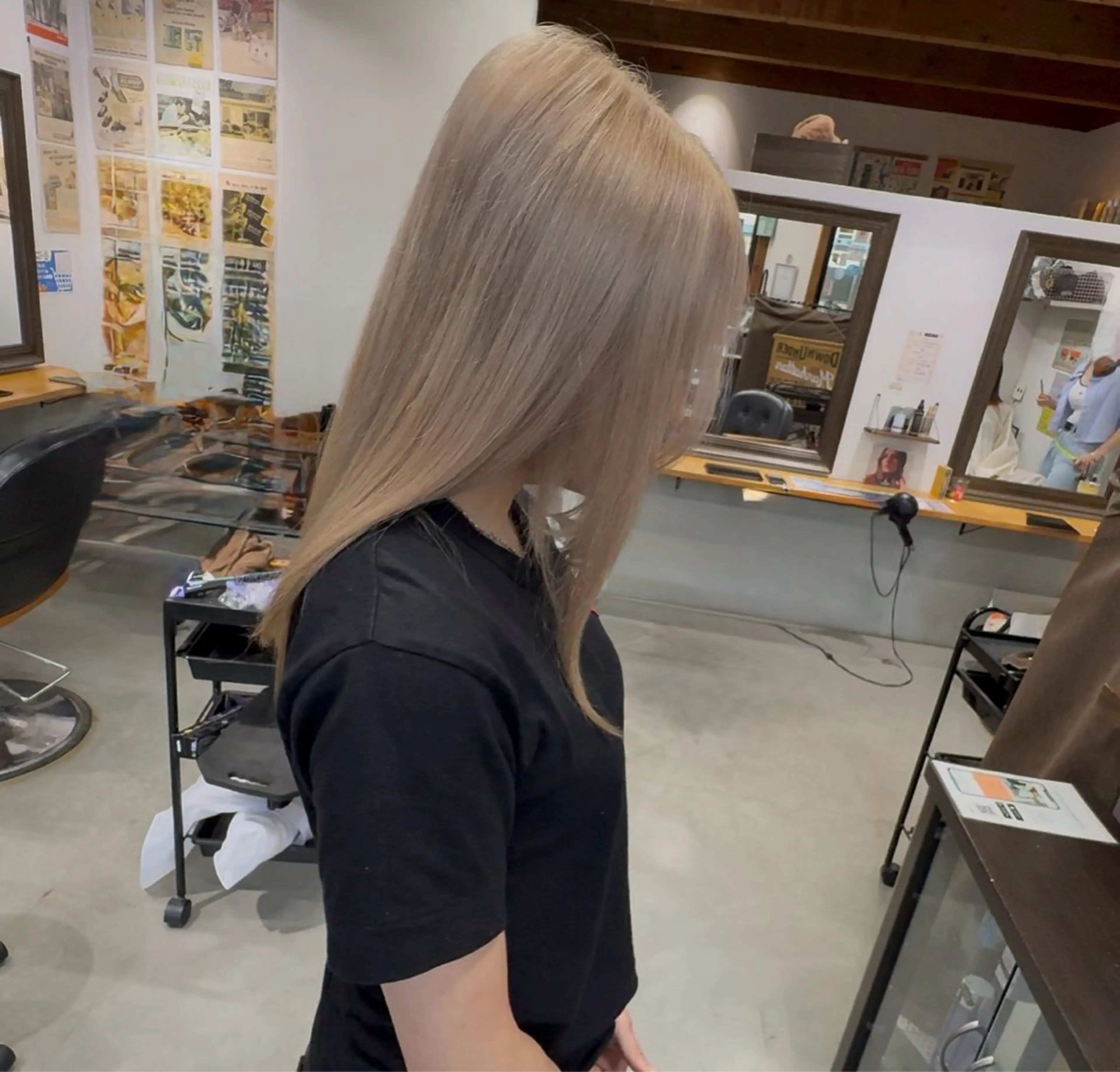 セミロング カラー ヘアカラー トリートメント まろやかなベージュ 小池春樹のヘアスタイル