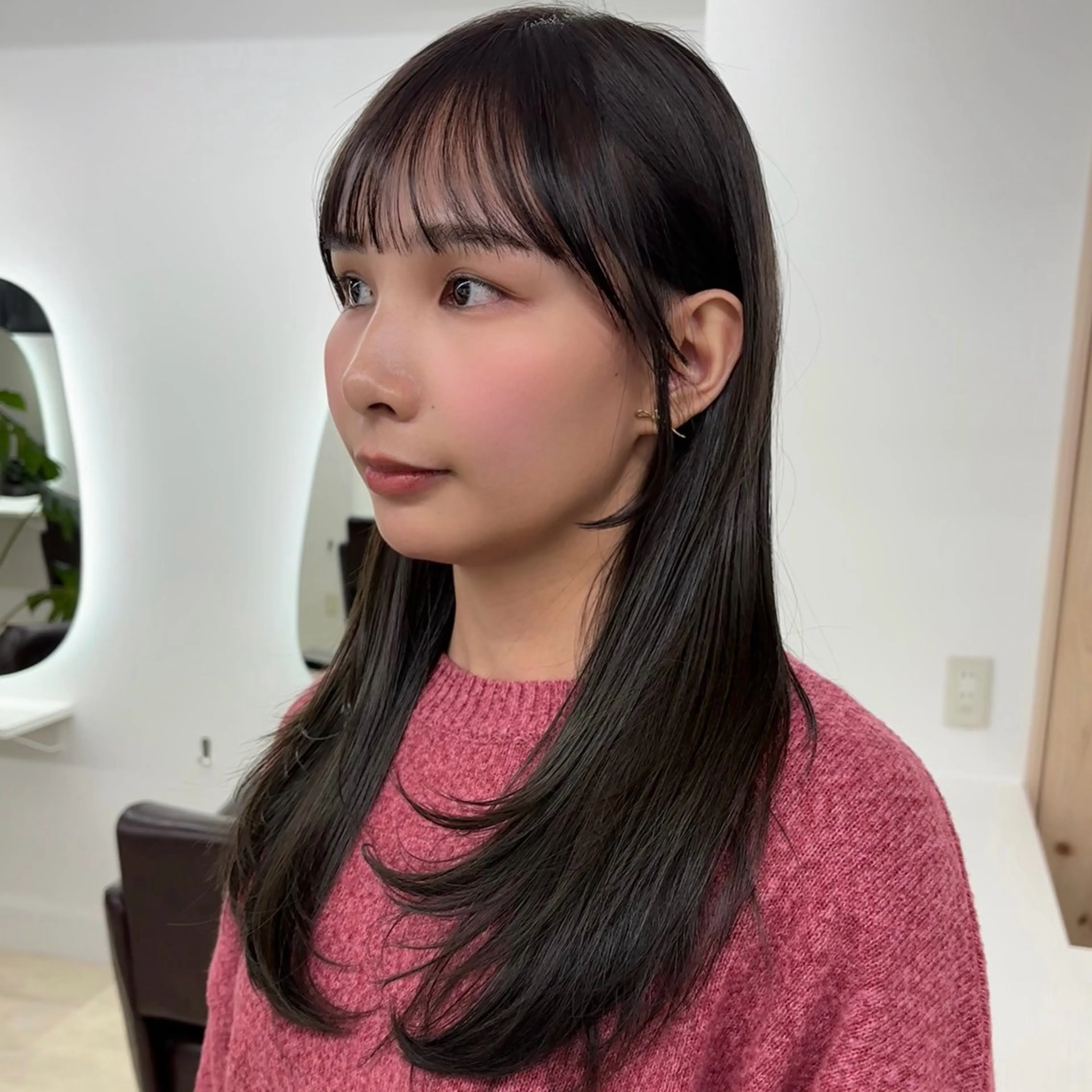 ロング カラー レイヤーカット おくれ毛 カット ヘアカラー トリートメント 韓国ヘア/髪質改善/ レイヤー/ブラウンのヘアスタイル