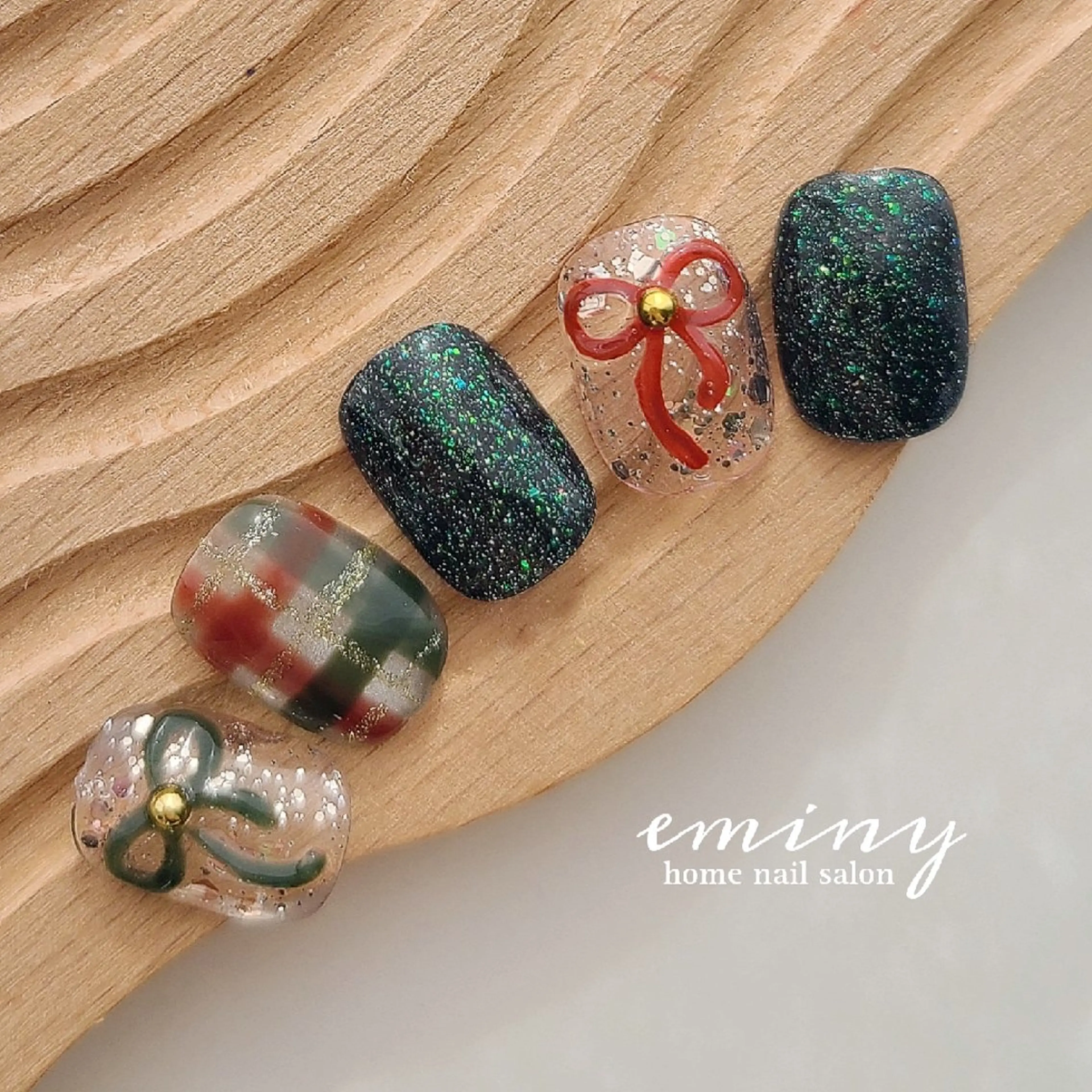 ネイル フラッシュネイル 韓国ネイル マグネットネイル リボン 冬ネイル ハンドネイル nail salon  eminyのネイルデザイン