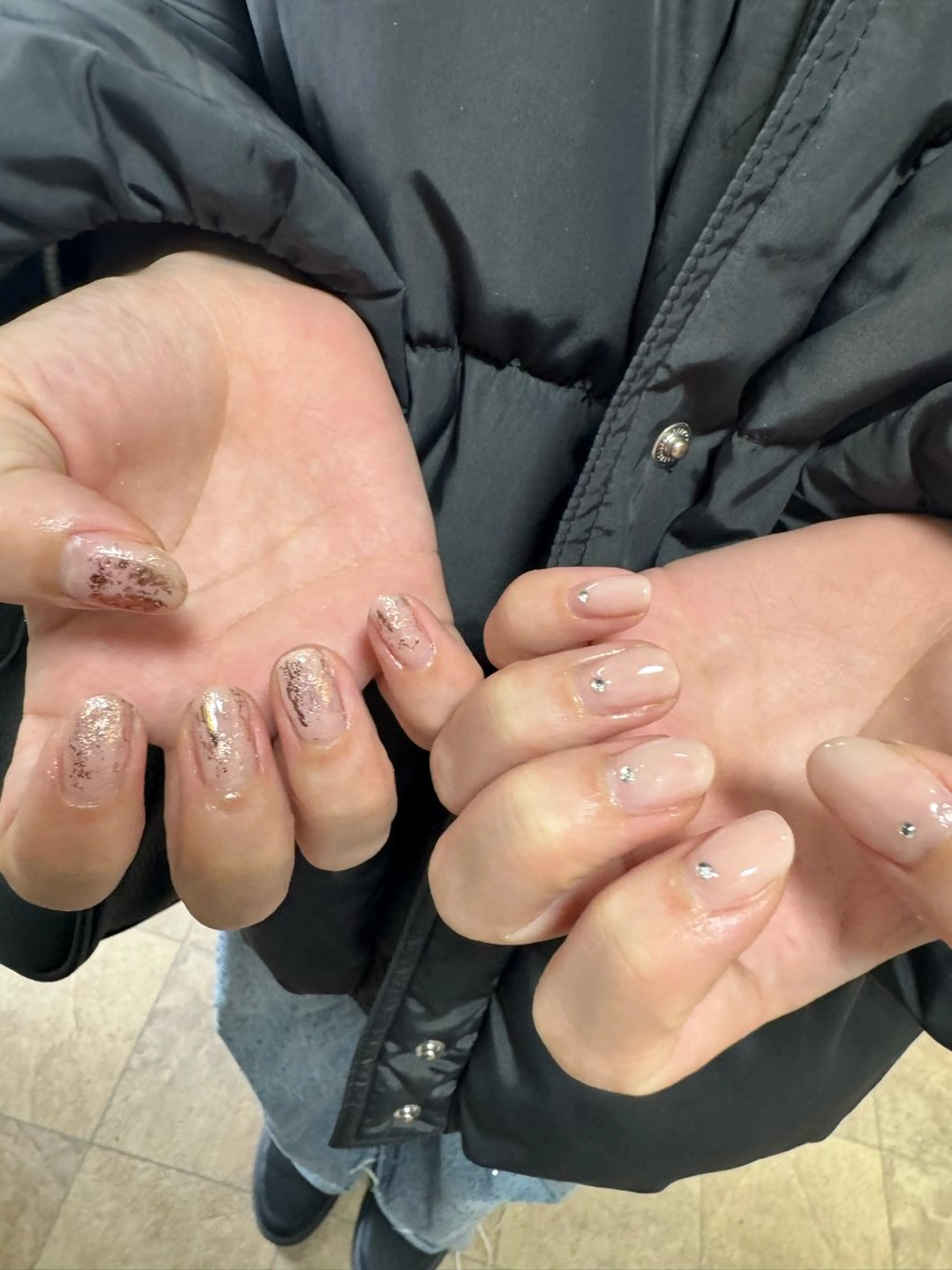 （オフ有り）アシメネイル💅片手デザインニュアンス💅もうひとつの片手ワンカラーの写真