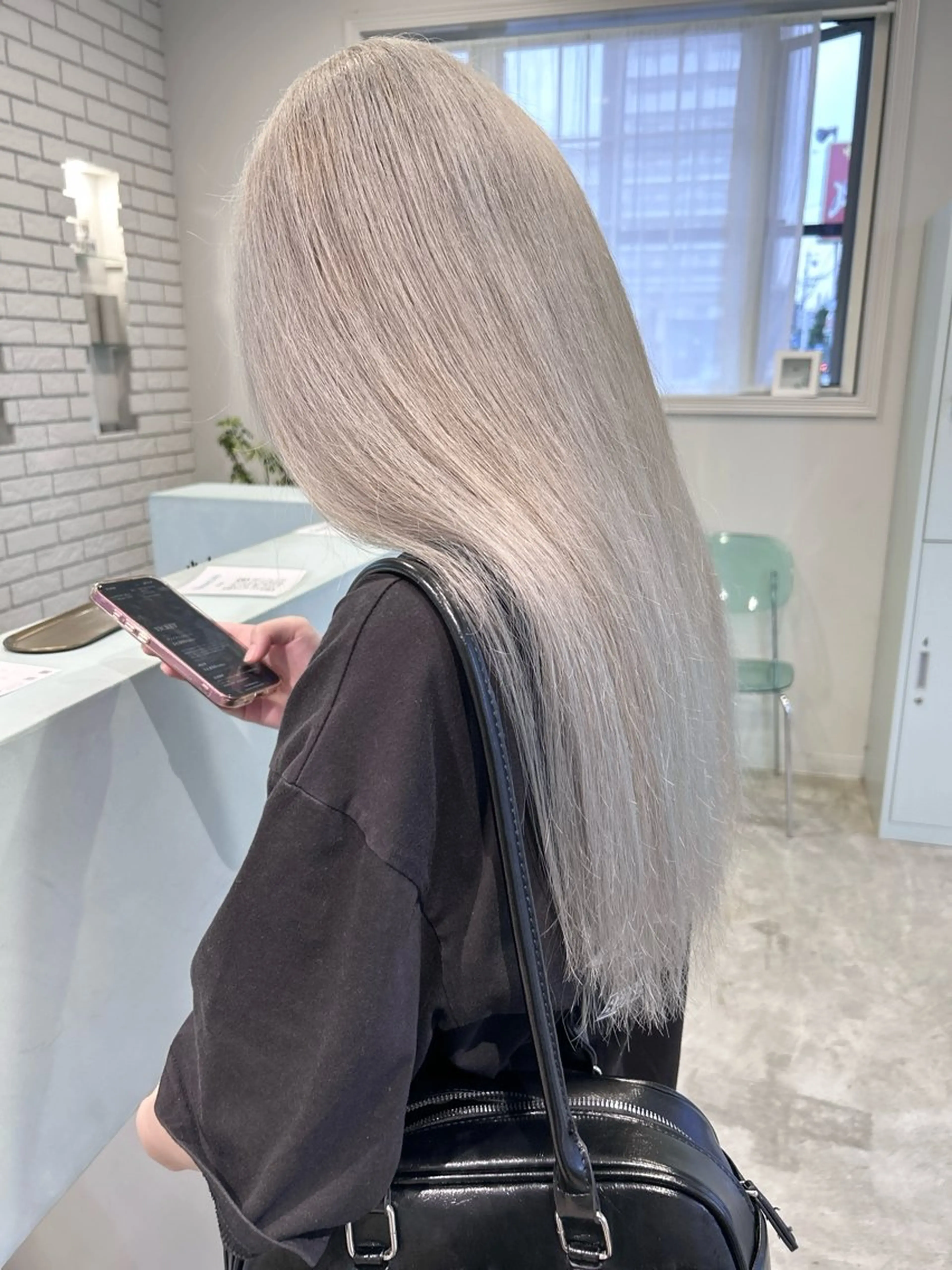 ロング みなみ/ブリーチ/ ダイアモンドリリーのヘアスタイル