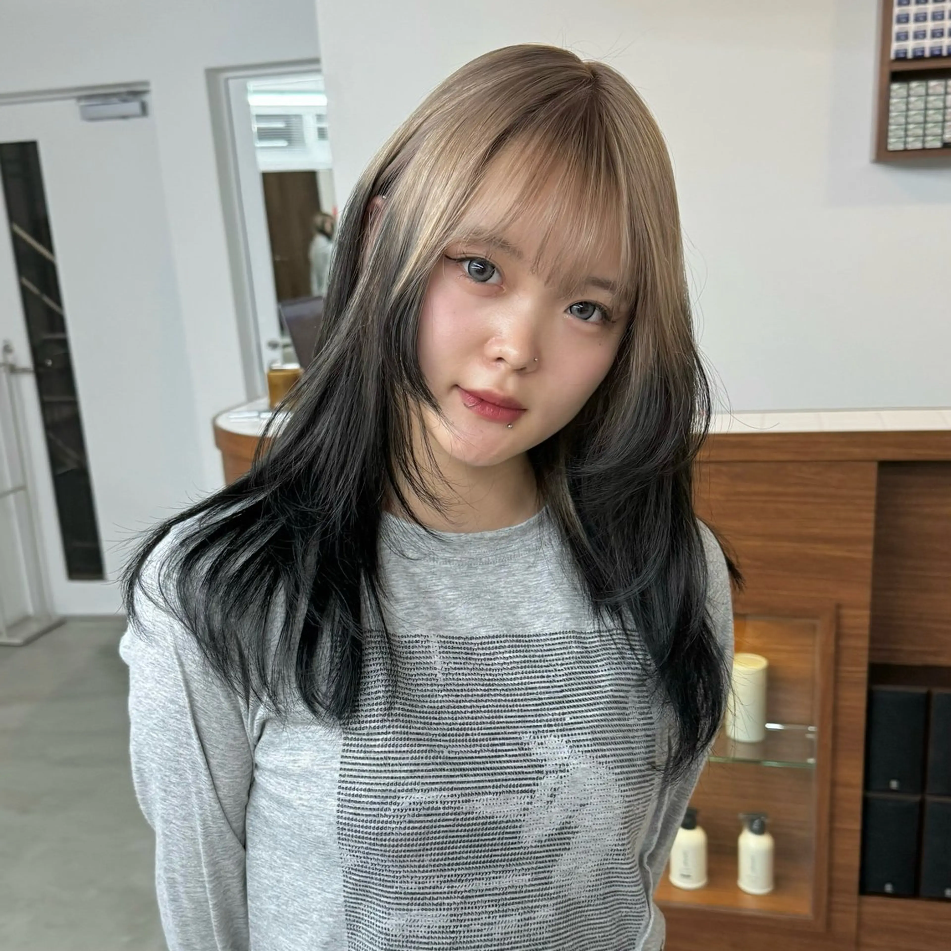 ロング 姫カット 韓国風ヘア レイヤーカット 透明感ワンカラー梅田 ダブルカラー/川上のヘアスタイル