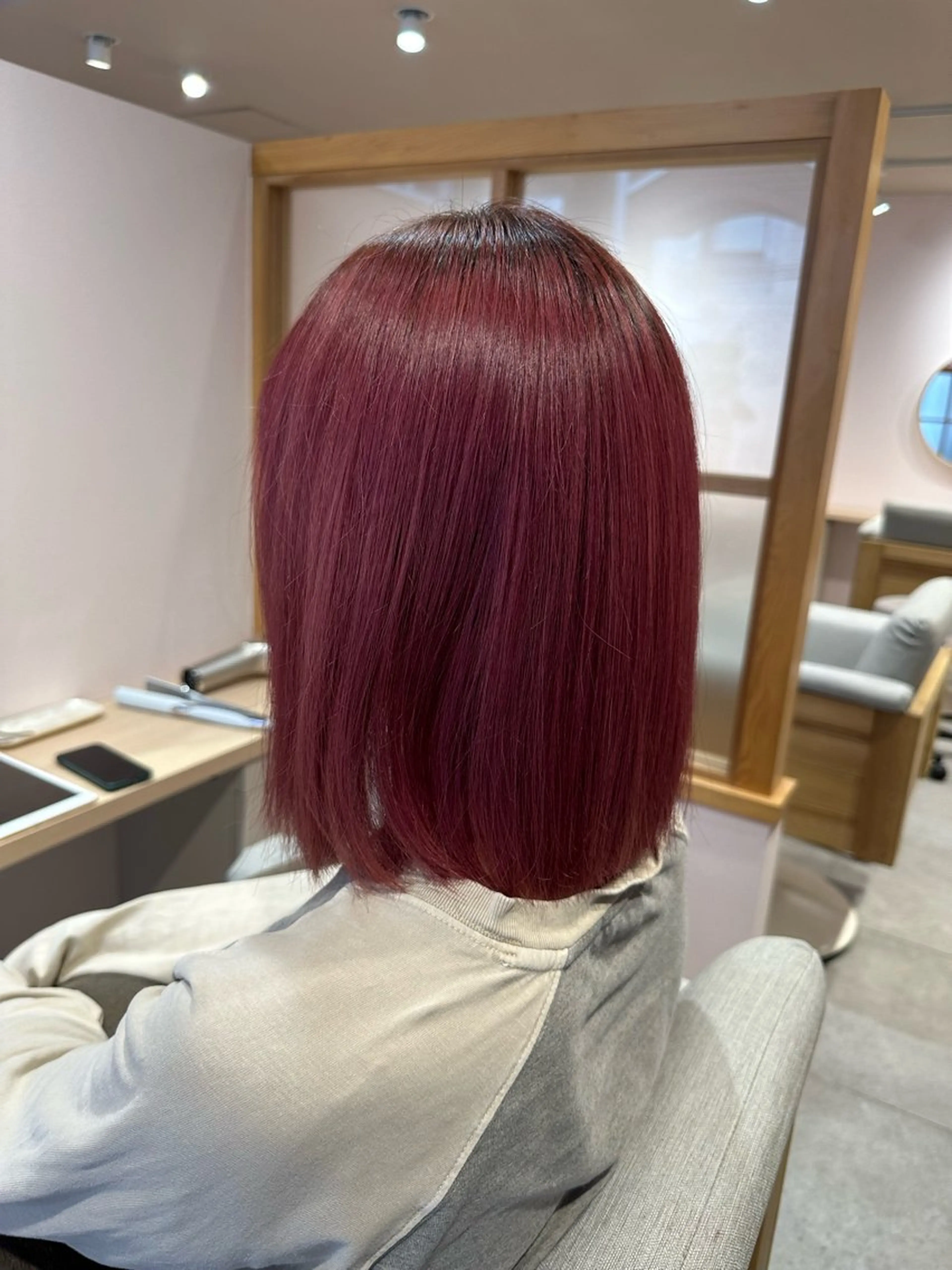 カラー ピンクカラー 芝智也／ ブリーチカラーのヘアスタイル