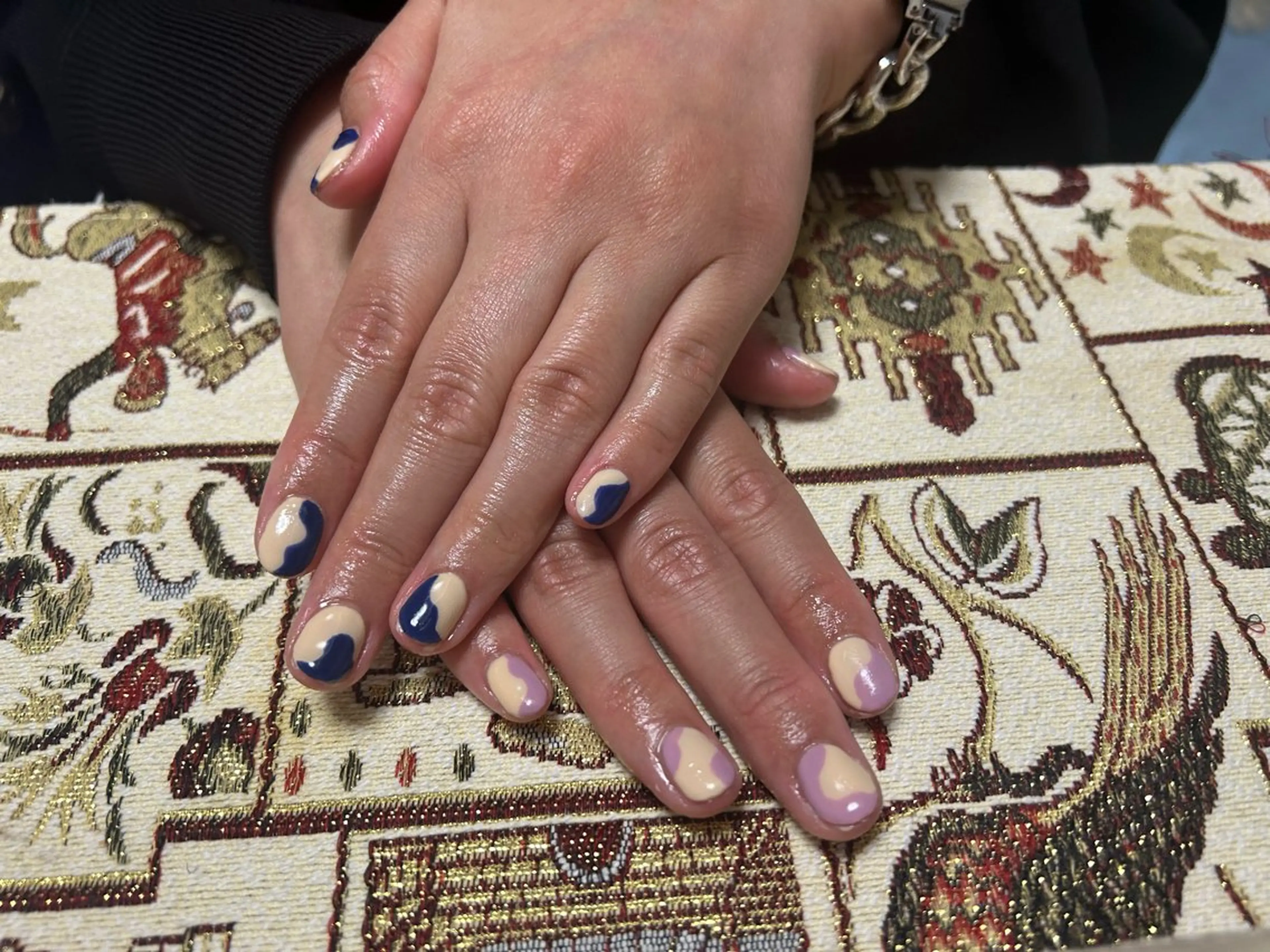 ネイル NANAE ネイル🌈虹のネイルデザイン