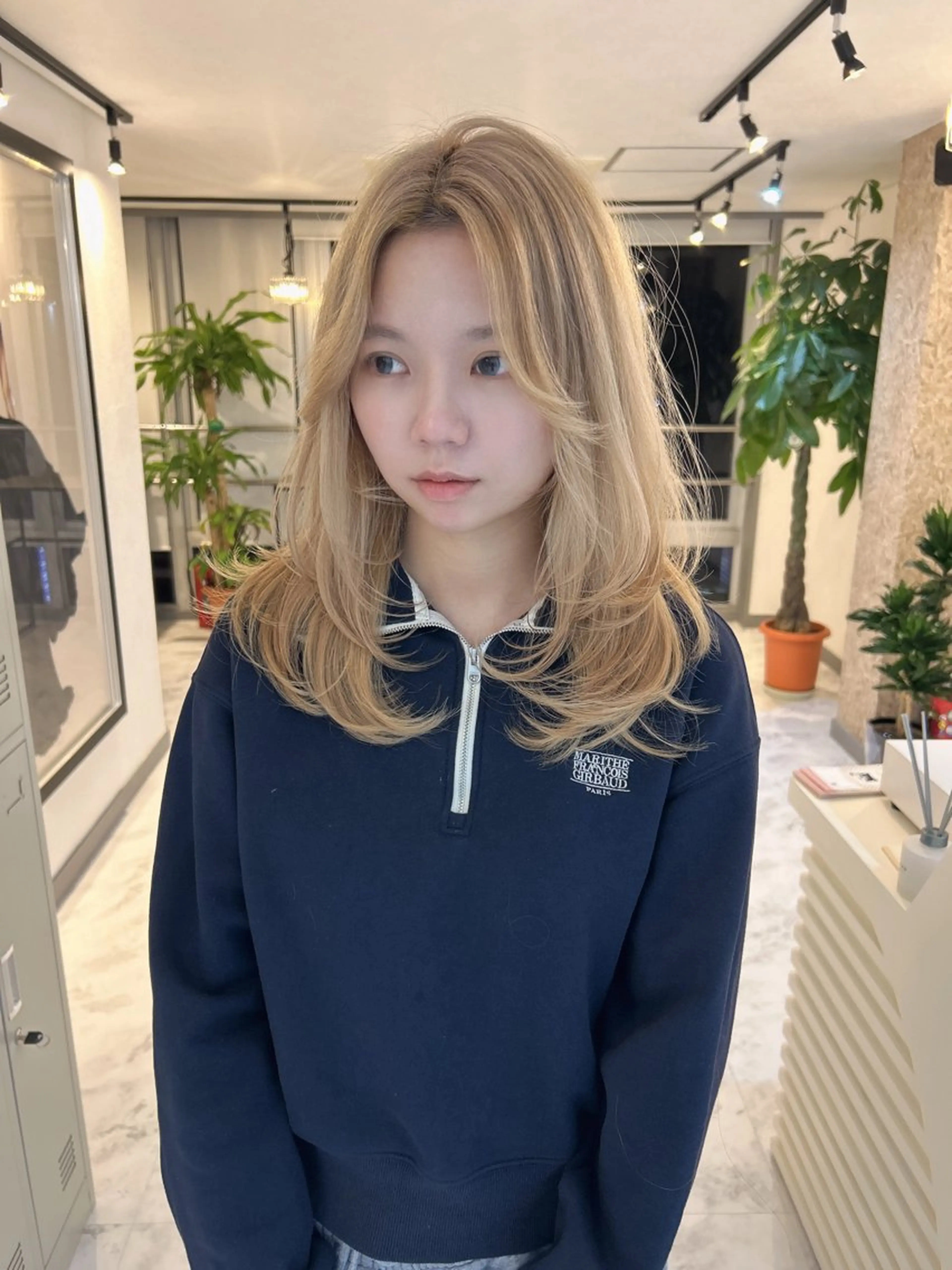 【黒染めなど複雑履歴もハイトーンに♪】 ケアブリーチ2回＋カラー＋艶々トリートメントの写真