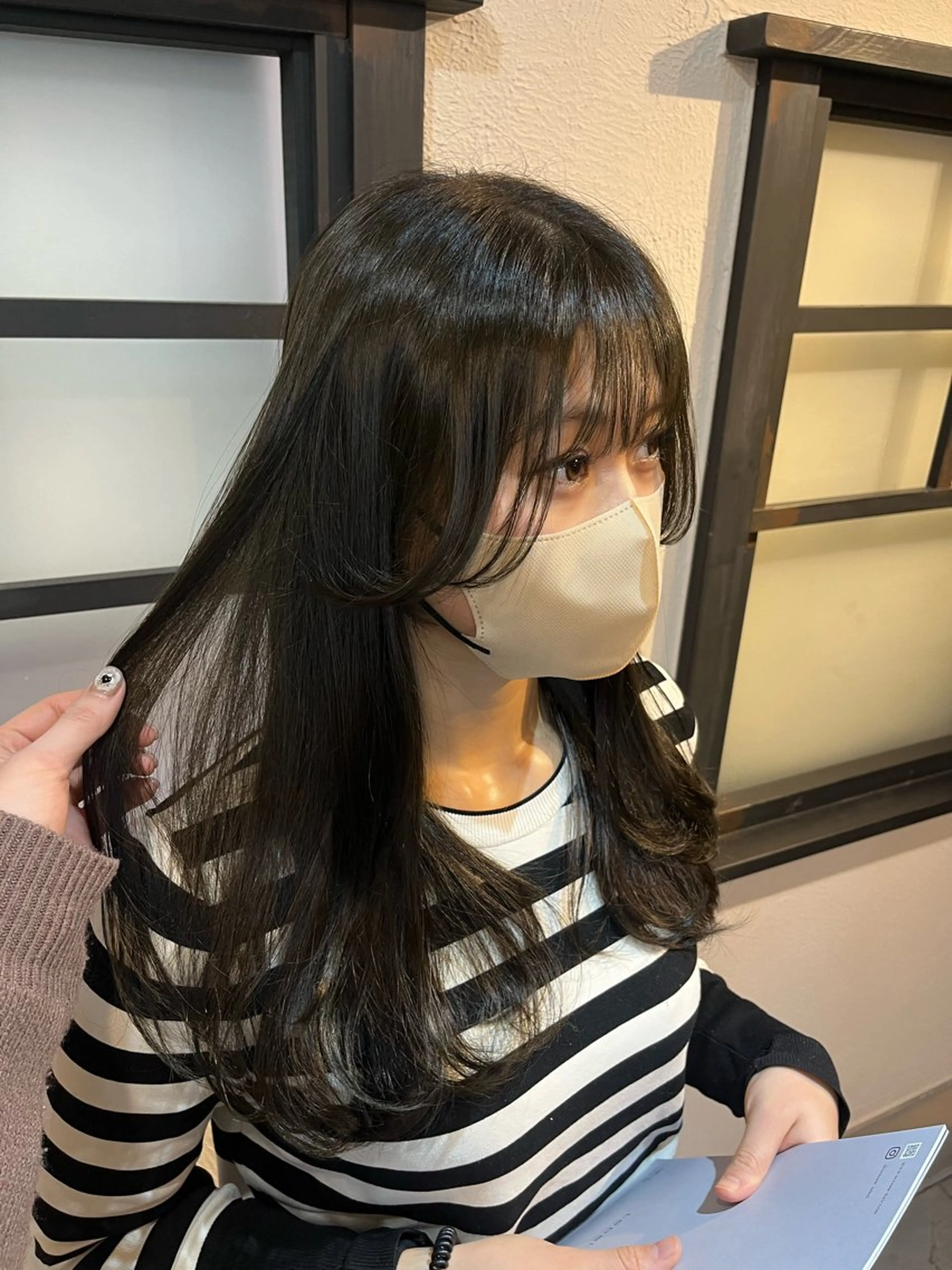 ロング カラー ベージュカラー オリーブベージュ 顔周りカット レイヤーカット トリートメント 柳生 美穂のヘアスタイル