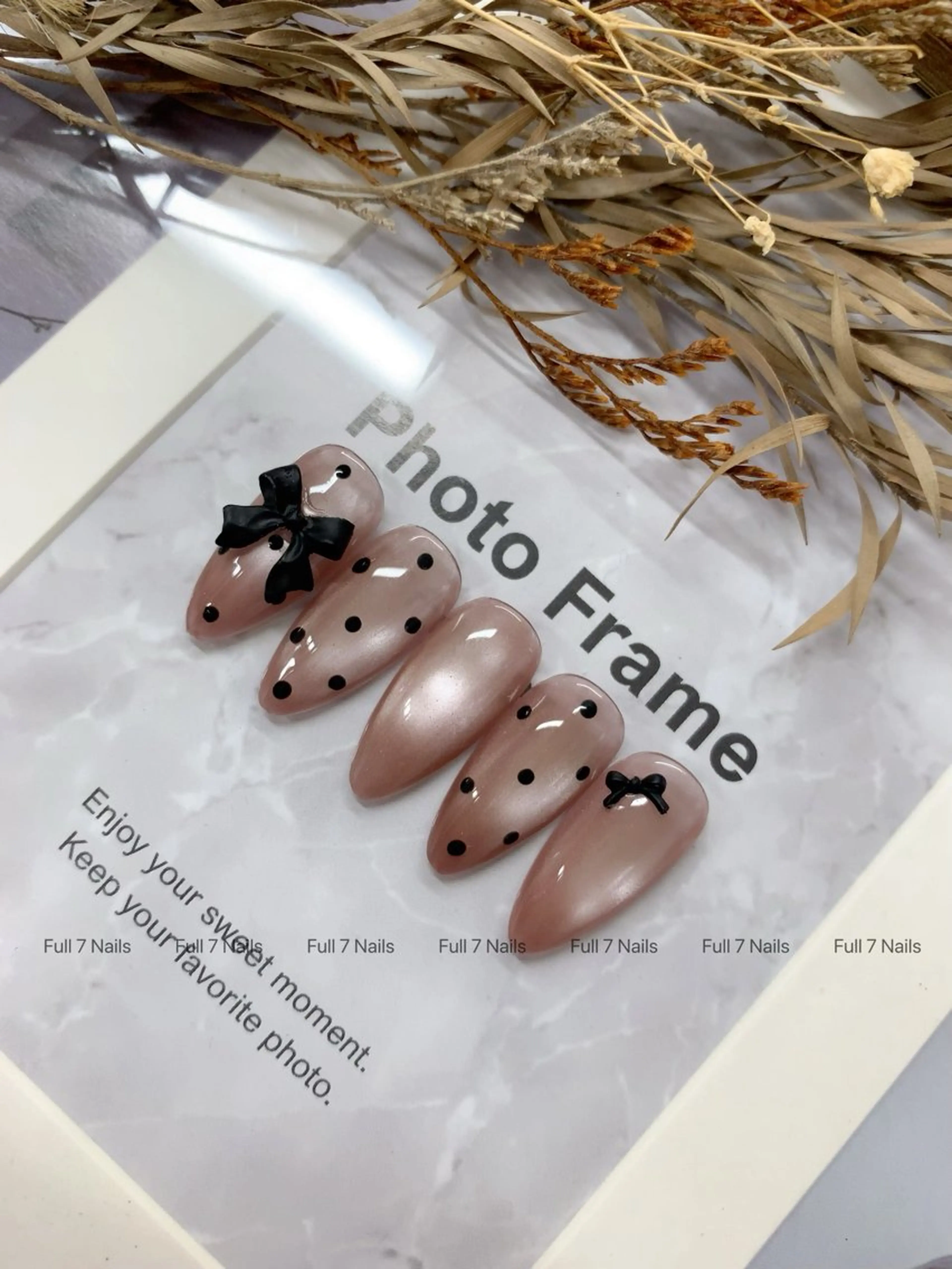 ミディアム ハンドネイル Full 7 Nails所属・Full 7Nail-団子のネイルデザイン