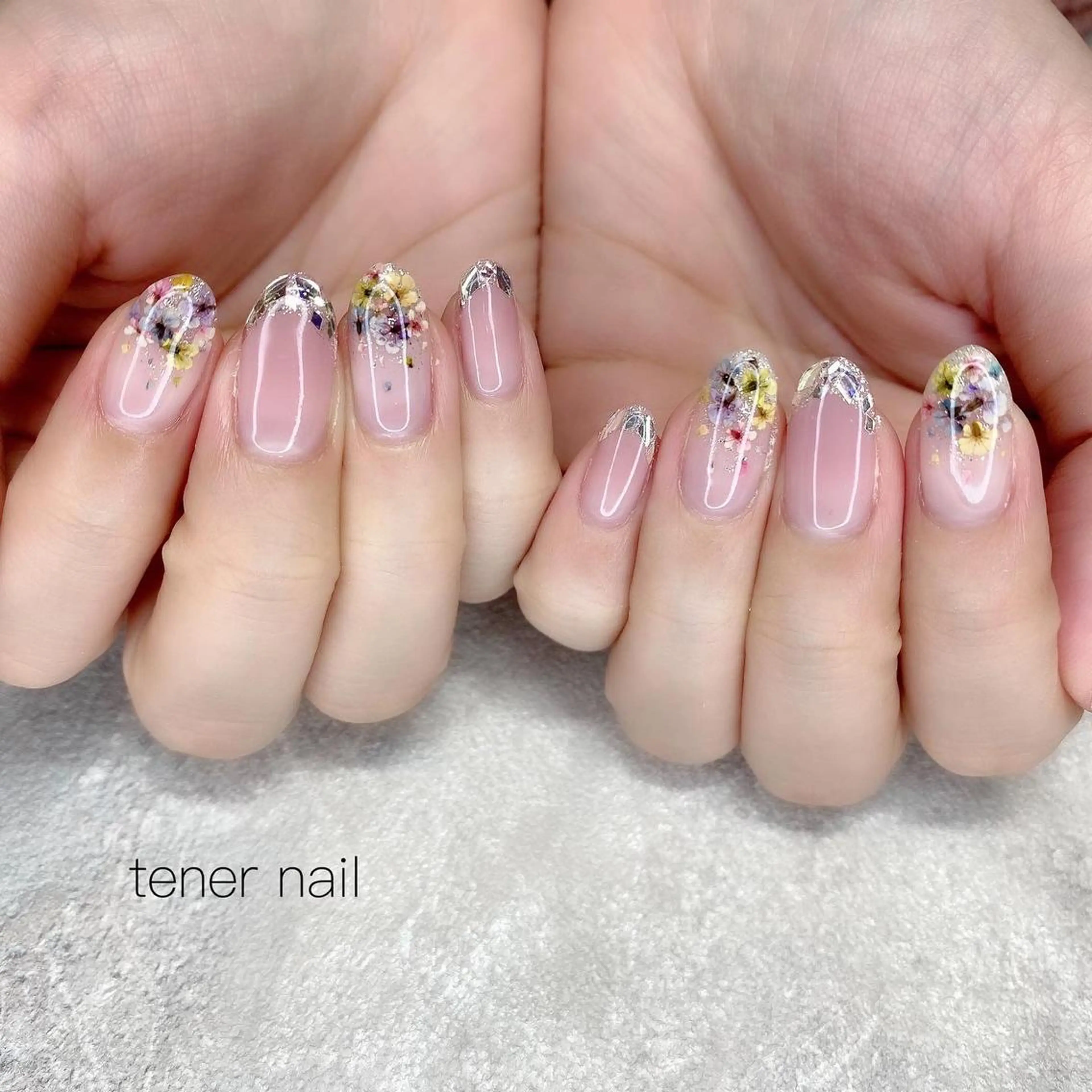 ネイル フラワーネイル フレンチネイル ガラスフレンチ グラデーション tener  nail  テネルネイル所属・テネルネイル tener nailのネイルデザイン