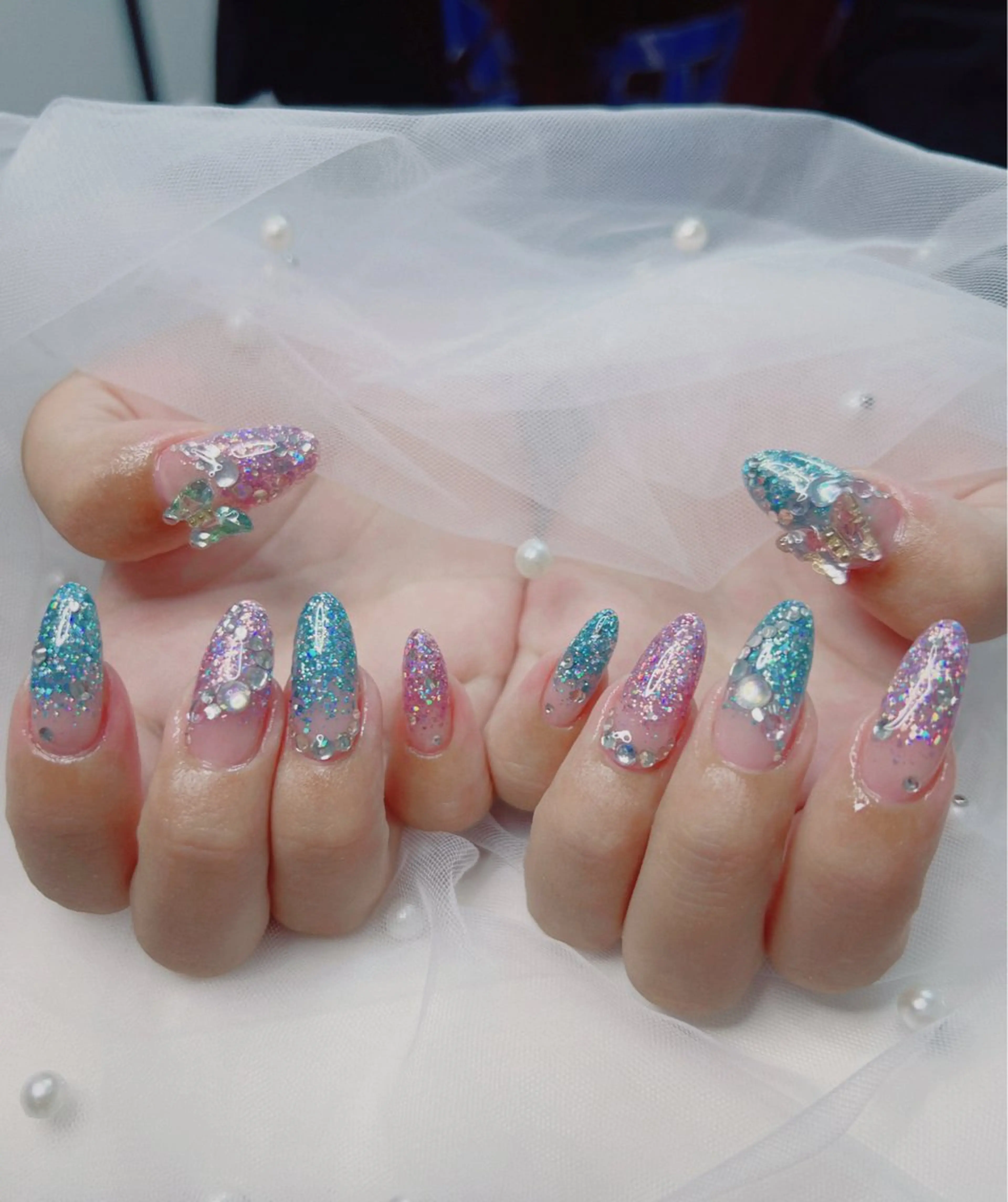 ネイル オーロラネイル 長さ出し フットネイル 韓国ネイル ラメ(グリッター) ハンドネイル 👍thumbs up nail👍のネイルデザイン