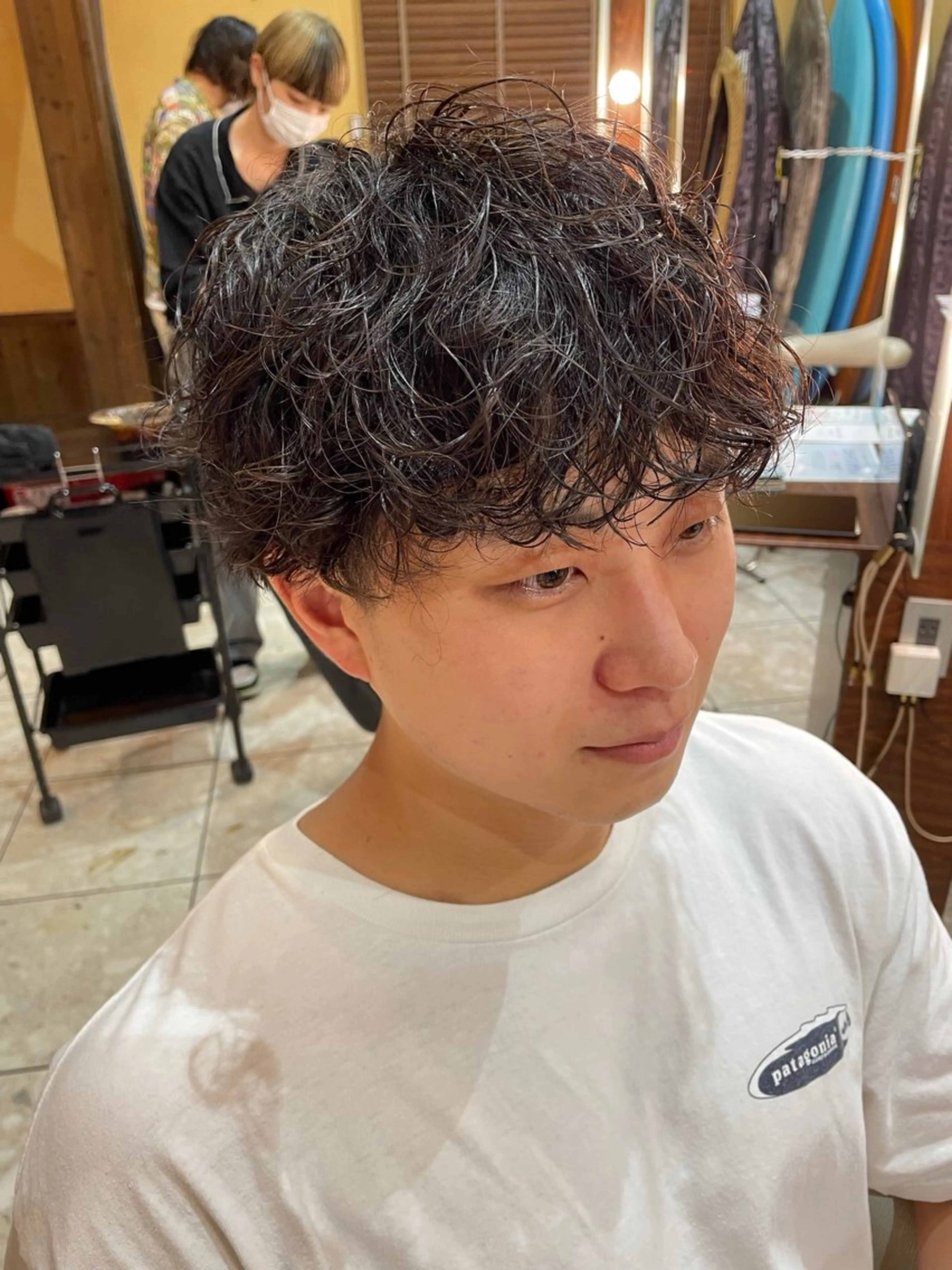 パーマ メンズ メンズパーマ スパイラルパーマ カット パーマ 飯泉/メンズカラー ツイスパ/メッシュのヘアスタイル