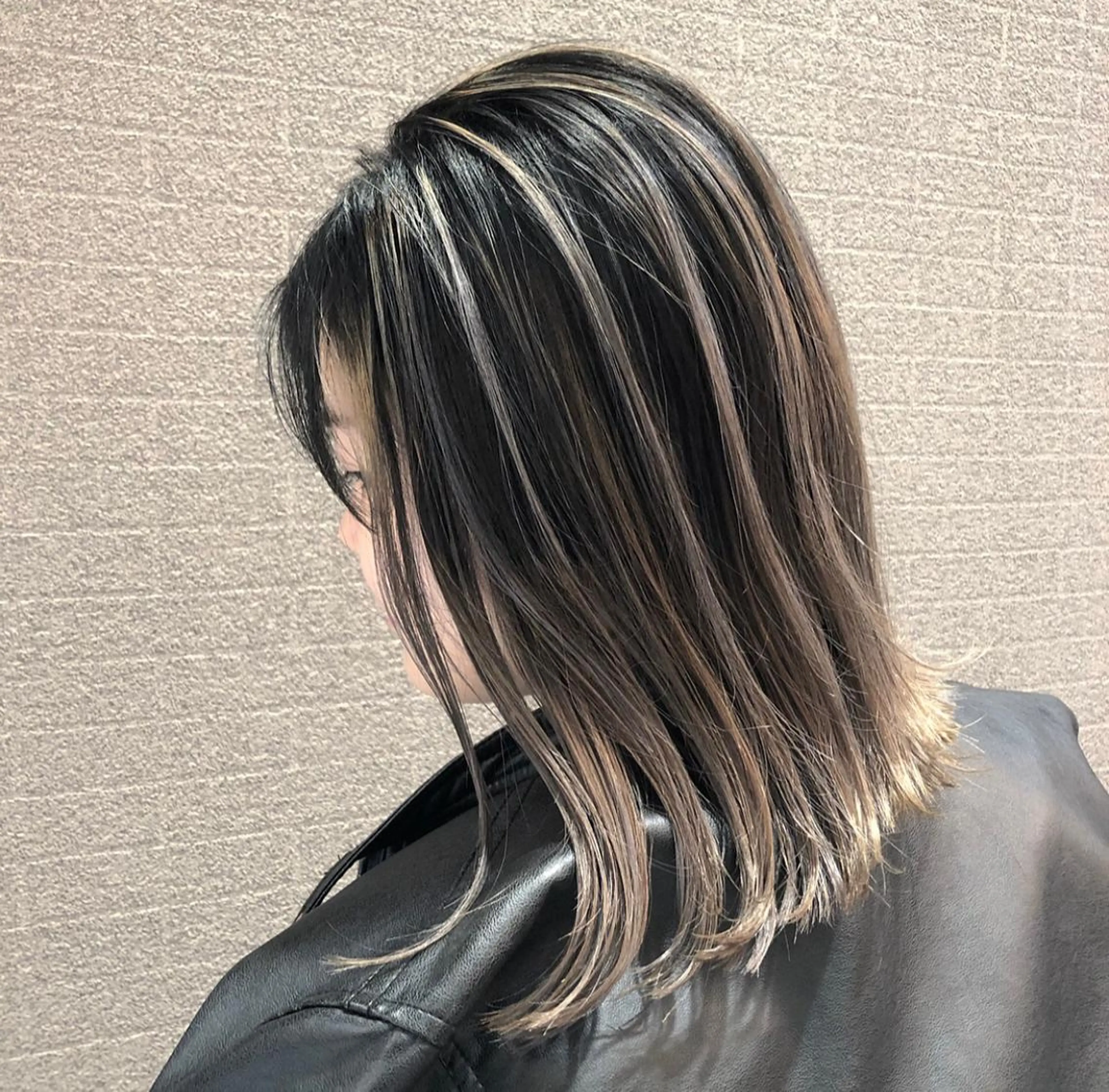 ミディアム カラー ヘアアレンジ バレイヤージュ デザインカラー グラデーションカラー ハイライトカラー ハイトーンカラー アンドウ ユウ/ レイヤーカット/韓国のヘアスタイル