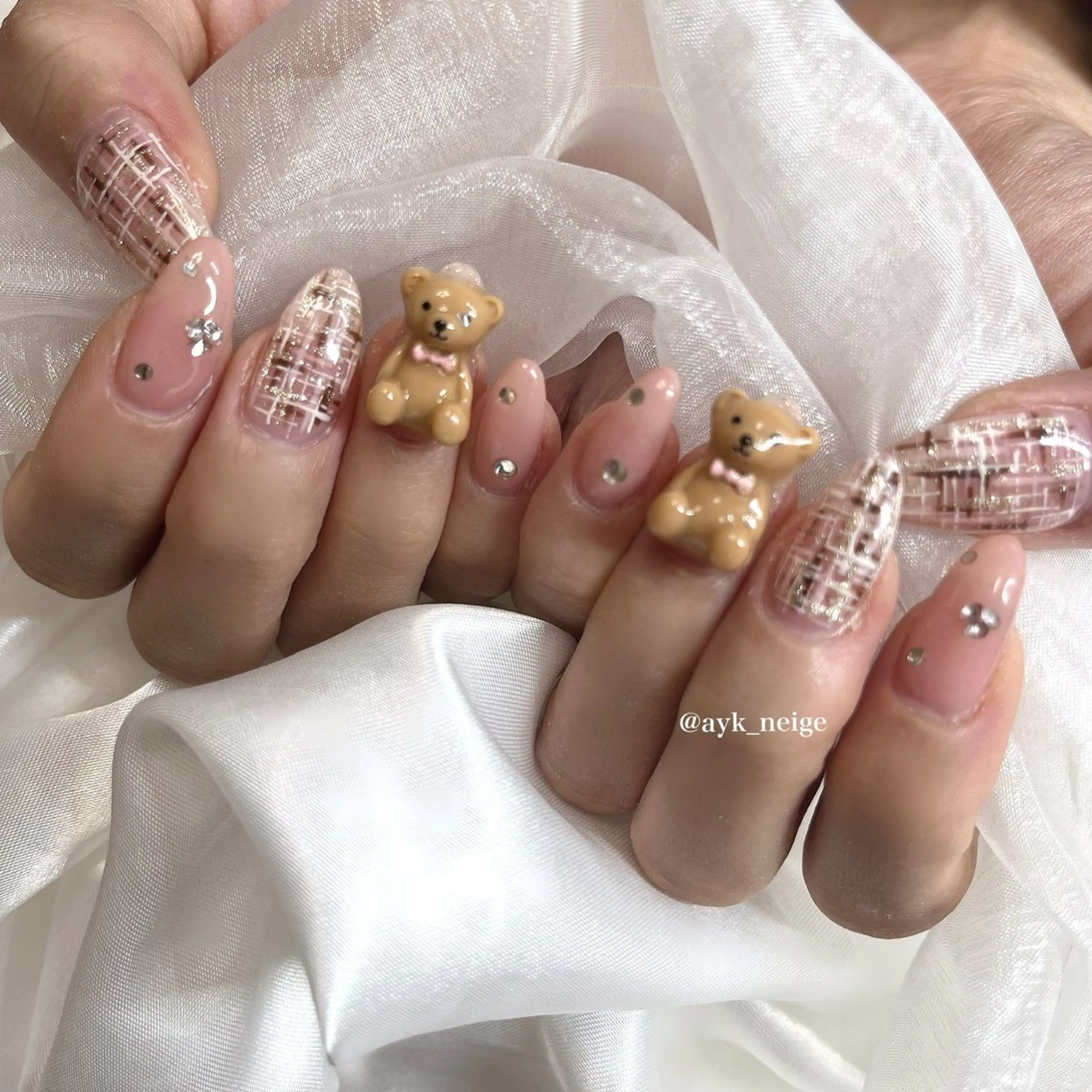 ネイル フットネイル フレンチネイル キラキラネイル 韓国ネイル マグネットネイル n'eige nail所属・大谷 綾香のネイルデザイン