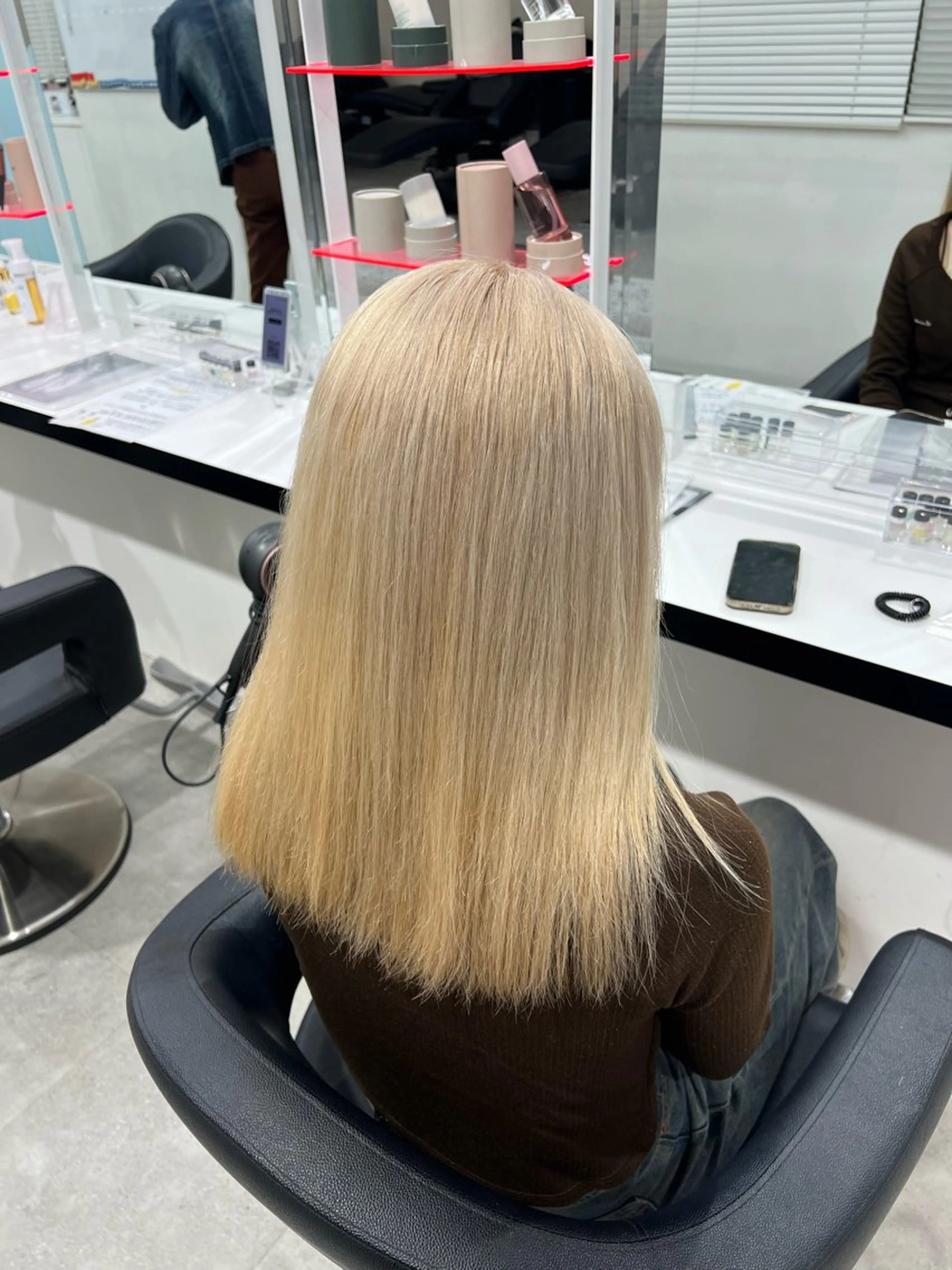 カラー ブリーチ ミルクティー・透明感 🏹REN🏹のヘアスタイル