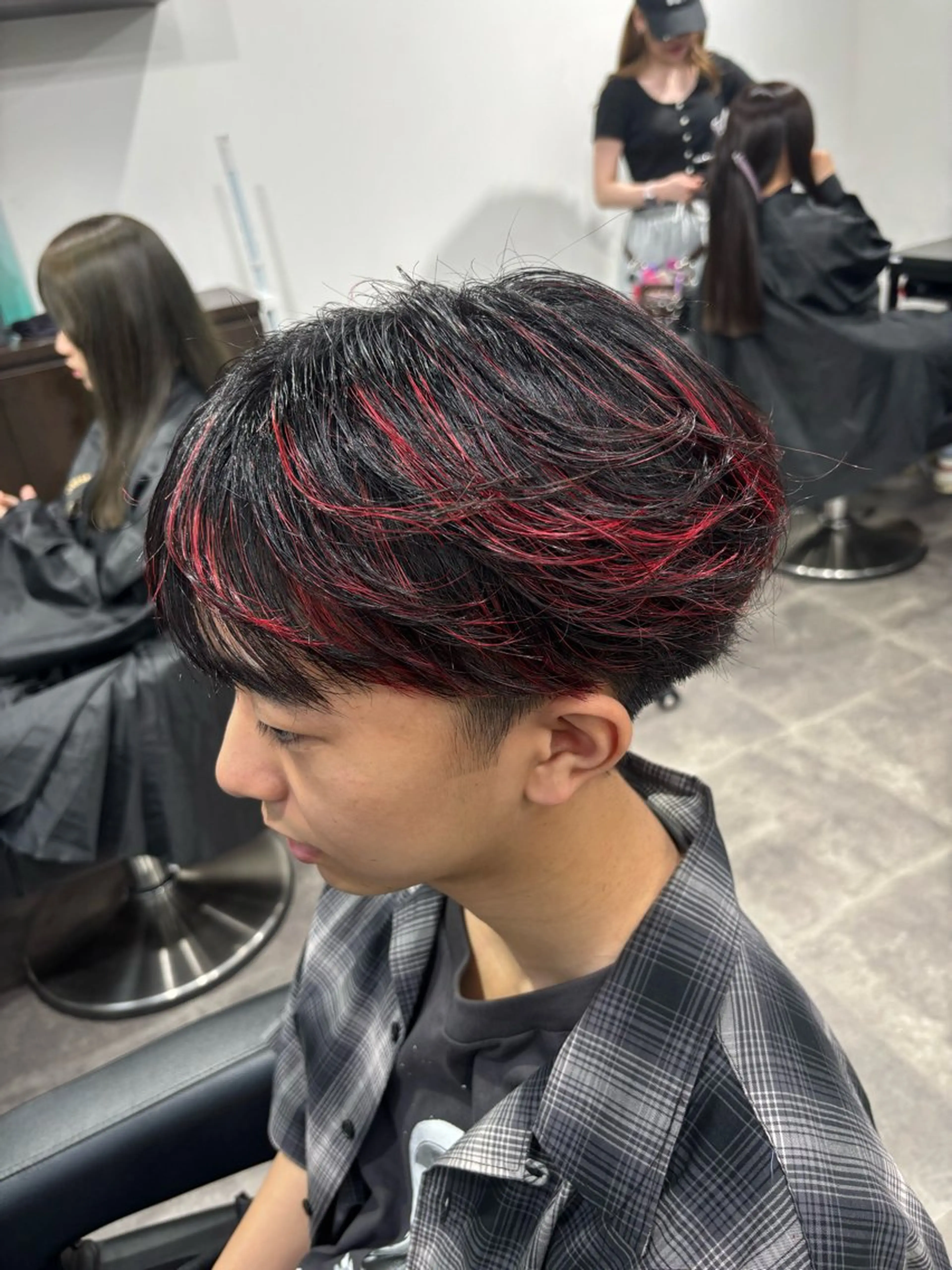 メンズ カット ヘアカラー フェザーパーマ職人 🪽yutoのヘアスタイル