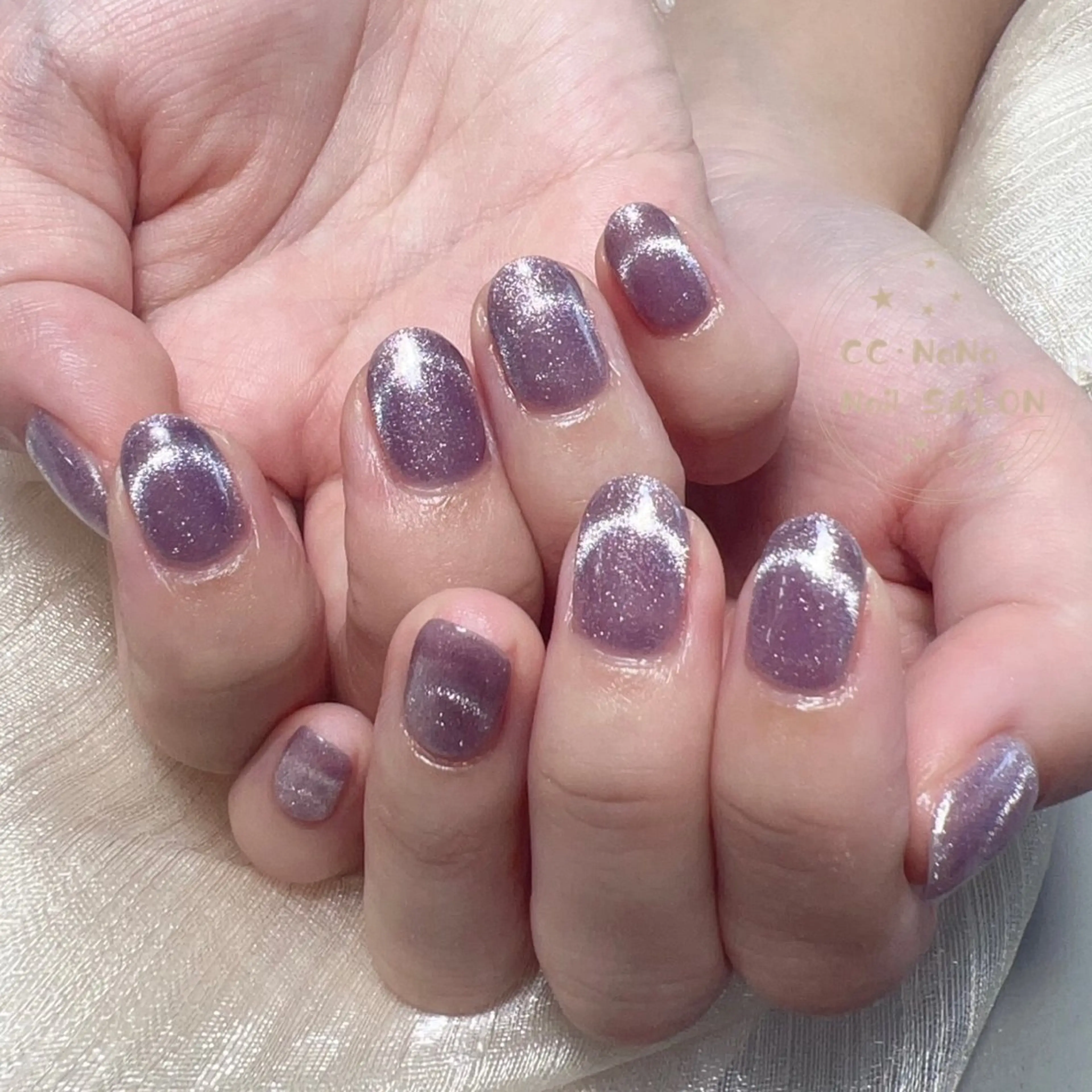 ✨輝かしい✨ワンカラーフレンチマグネットネイル🧲厚み出し込みの写真