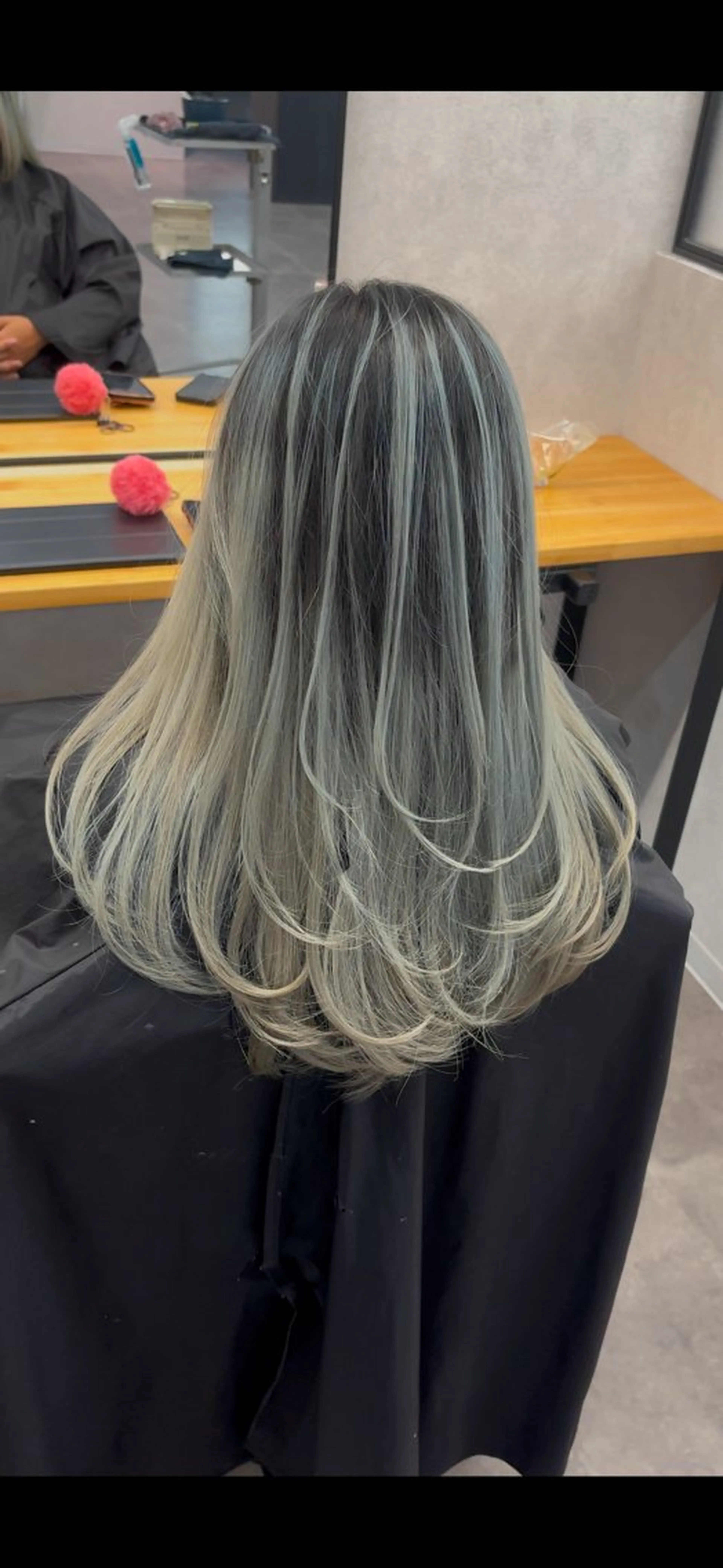 ロング カラー バレイヤージュ レイヤーカット 🌟心斎橋レイヤー 艶ハイトーン/ウルフのヘアスタイル