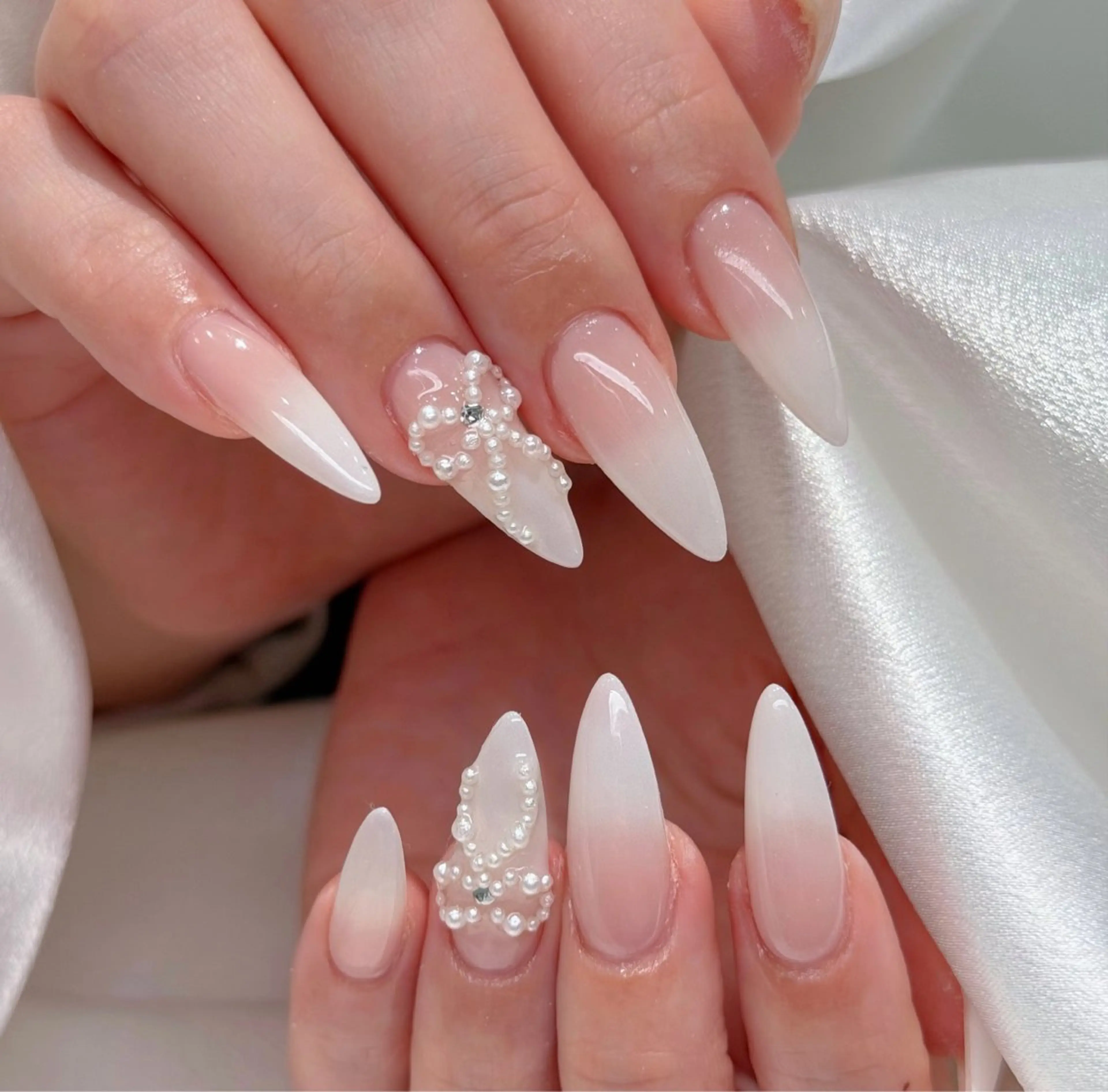 ネイル オーロラネイル ブルー チークネイル フットネイル フレンチネイル ハンドネイル Ema エマのネイルデザイン