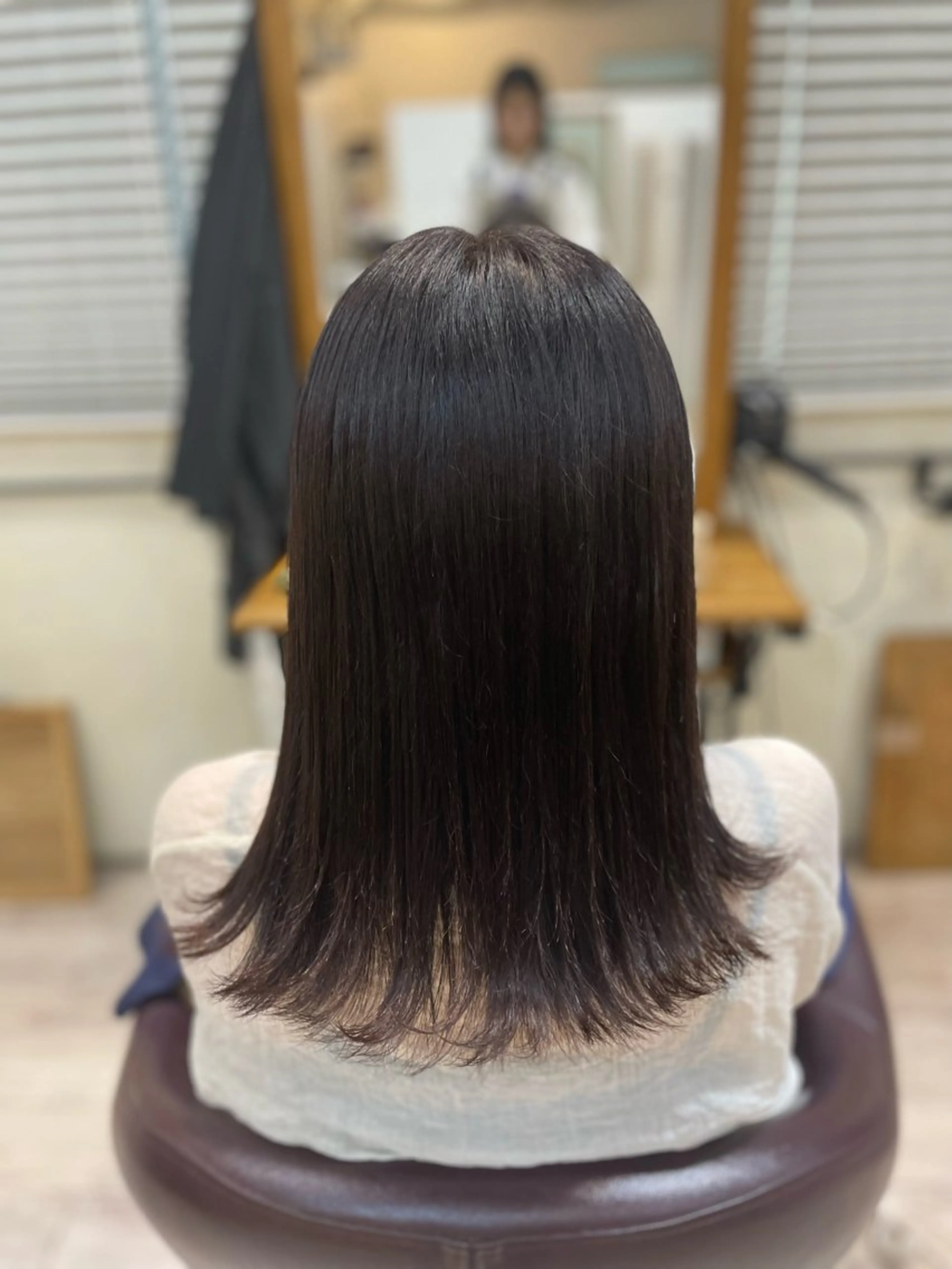 ミディアム 茅野 あゆ美のヘアスタイル