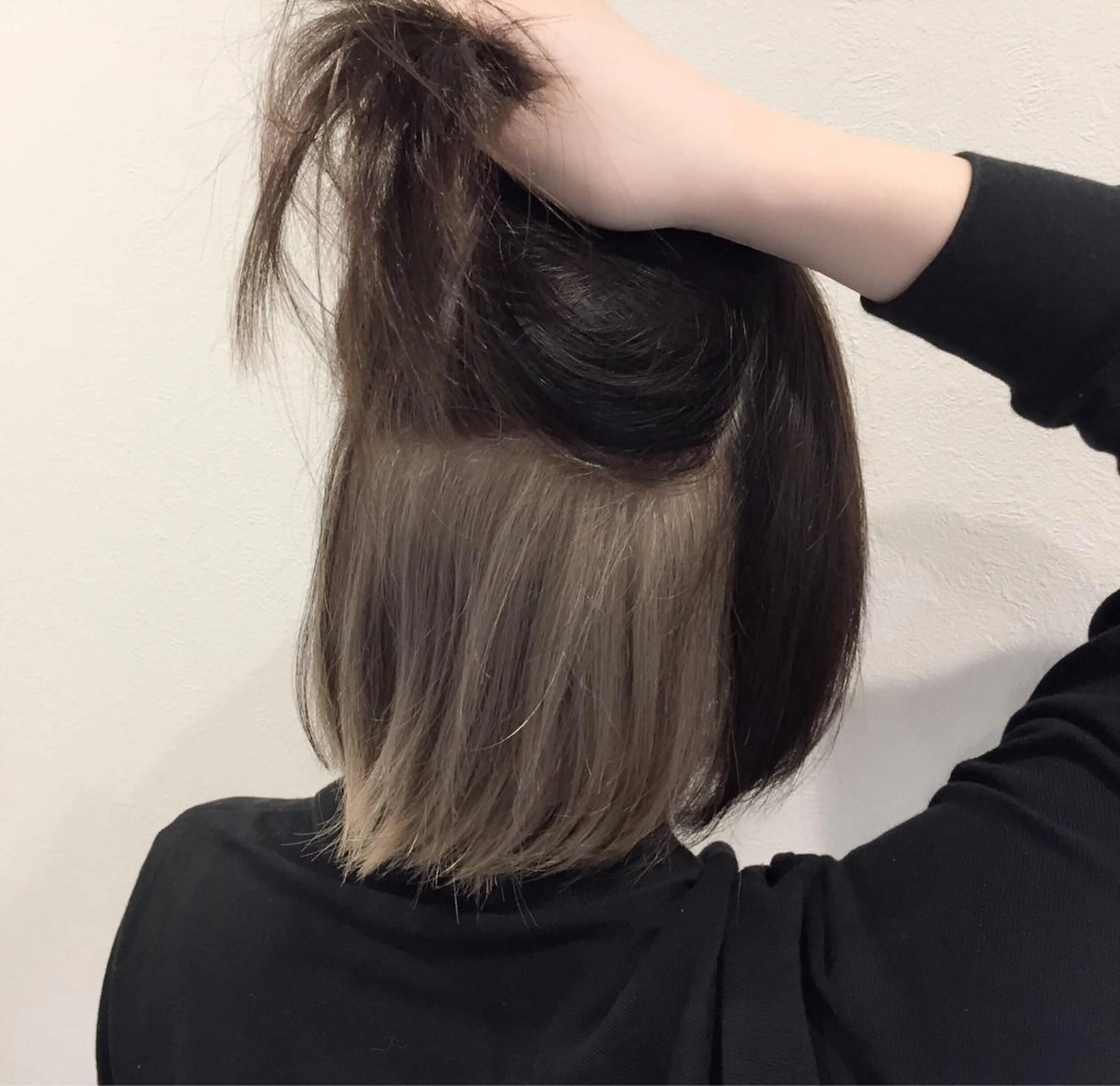 ショート カラー ブリーチ シルバー SALOWIN梅田 サロウィン所属・縮毛•酸性矯正特化/ 美髪•髪質改善/KJのヘアスタイル