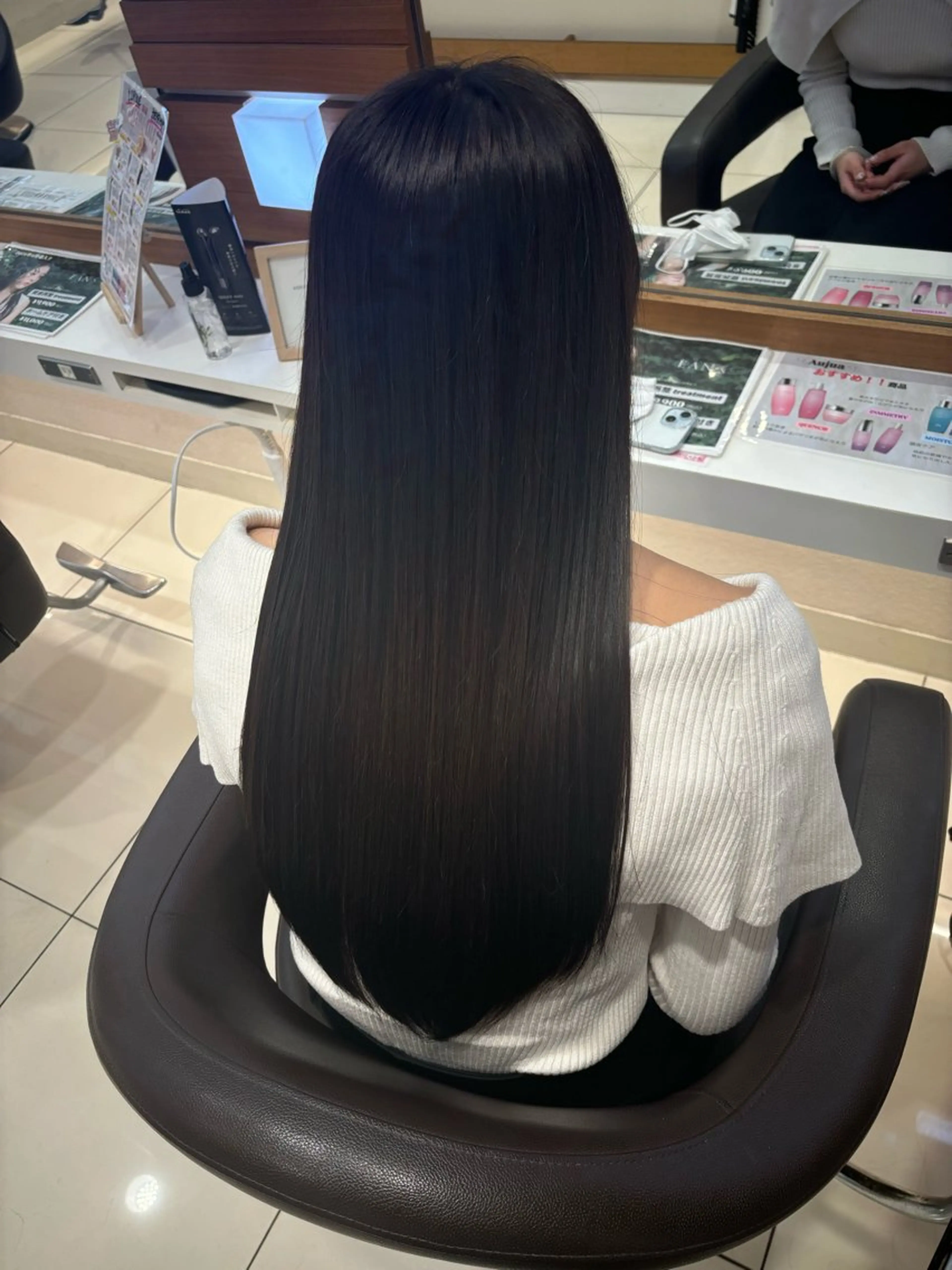 ❗️12月は限定メニュー❗️カット💇‍♀️➕サラサラ縮毛矯正➕オージュアトリートメント✨の写真