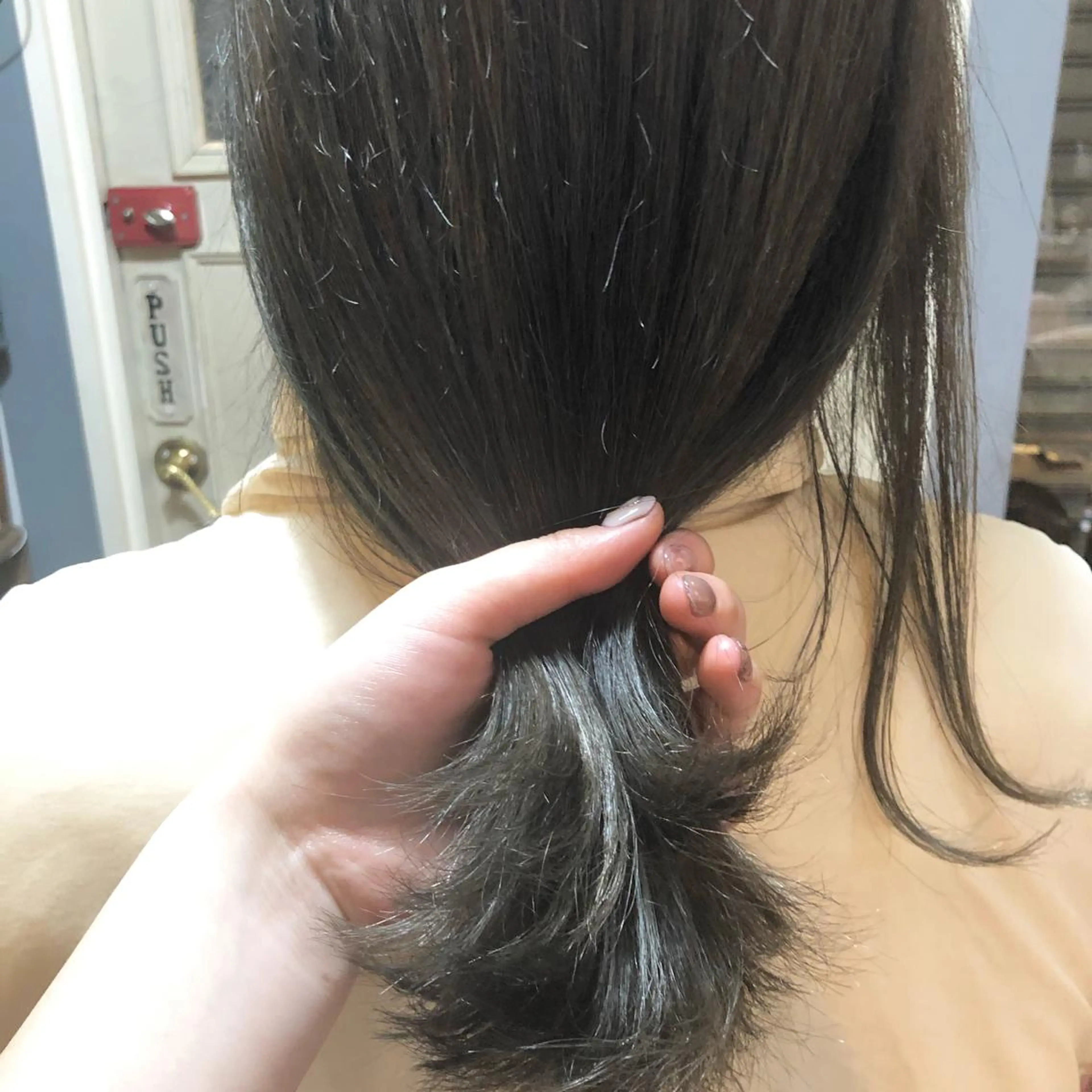 ミディアム カラー ベージュカラー オリーブベージュ ヤスザトアヤノ ／レイヤー／オリーブのヘアスタイル